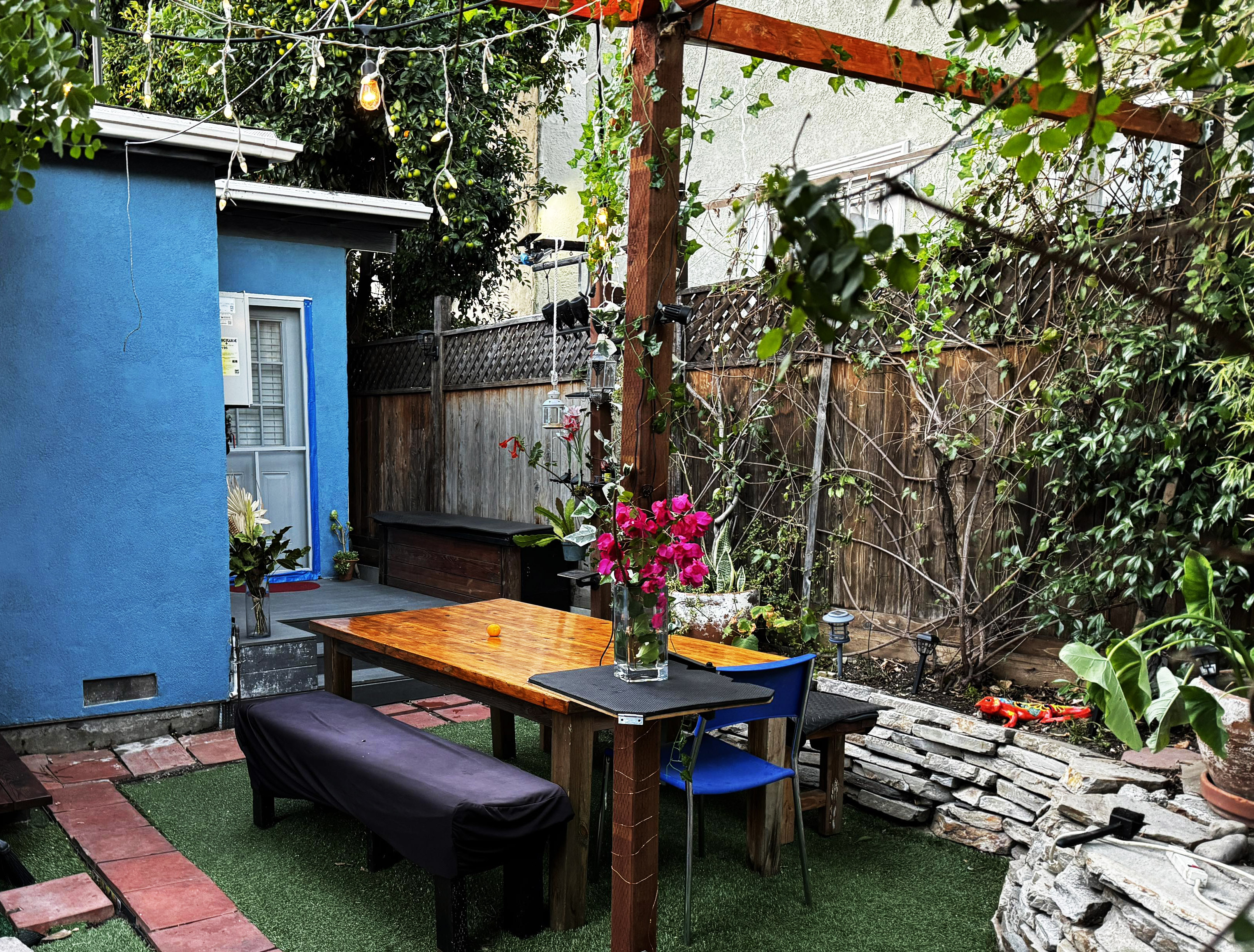 2 Rooms + Backyard, Hollywood
