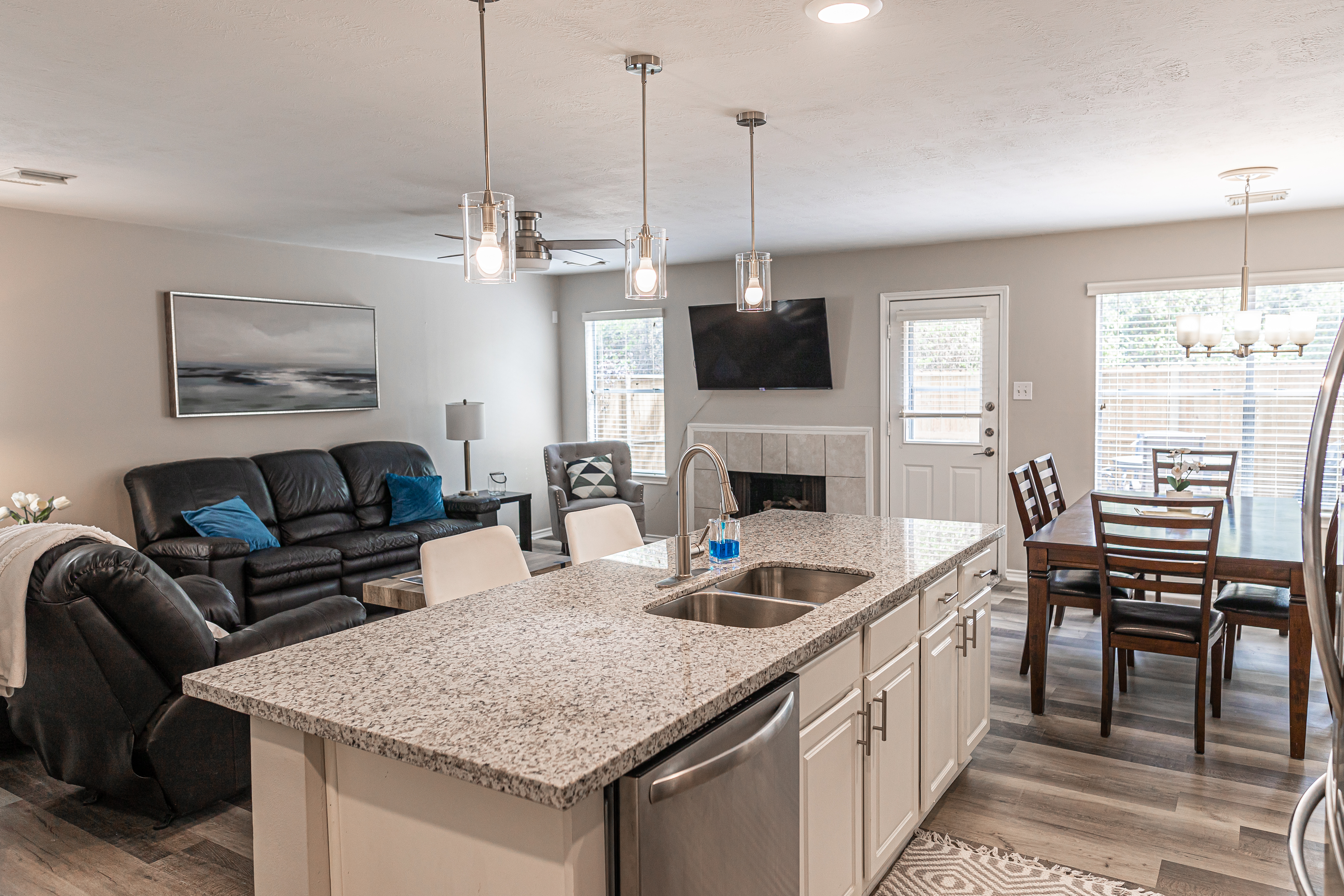 💎 Comfy Woodlands Condo