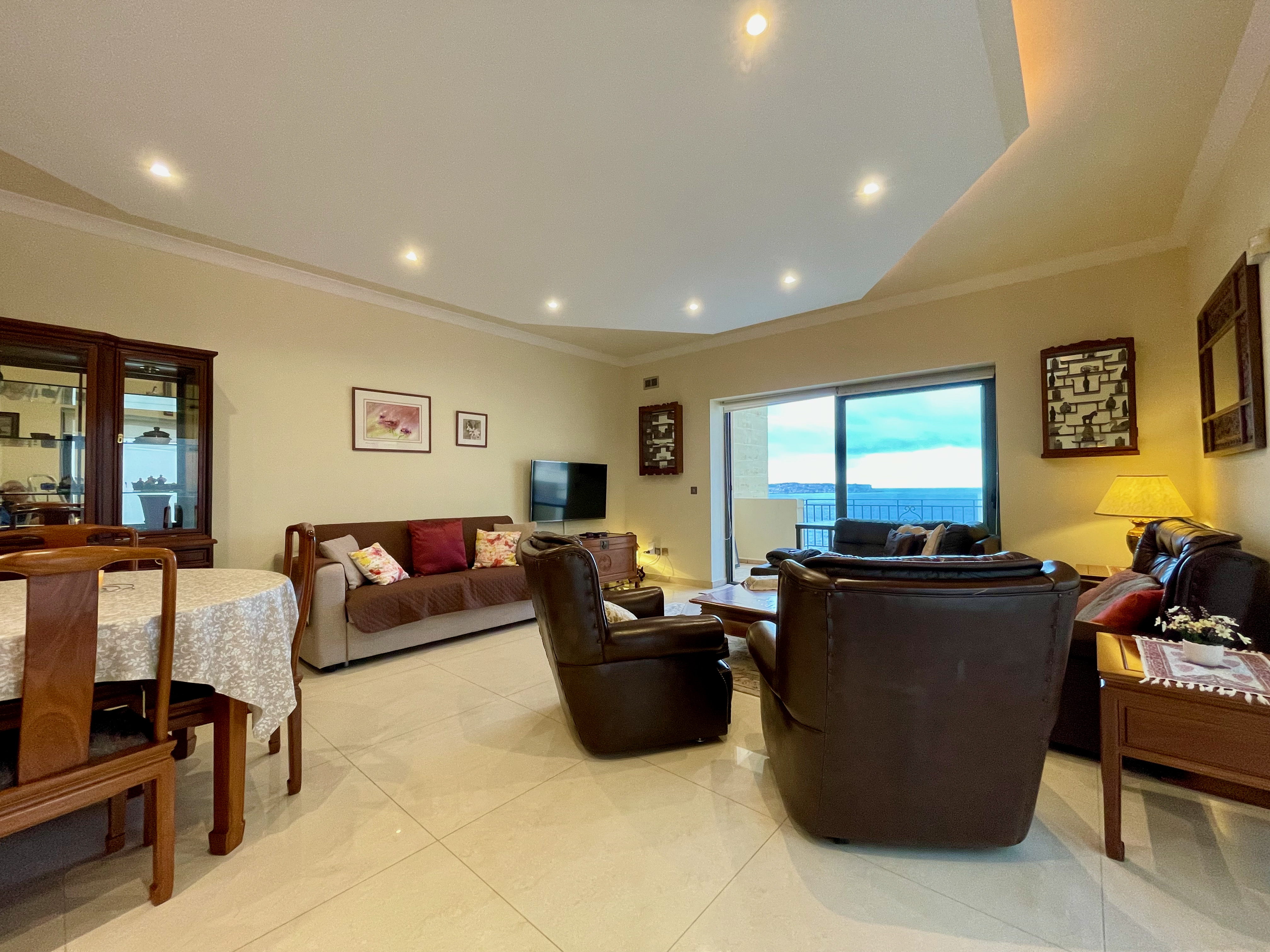 Luxury & Spacious Seafront Apt