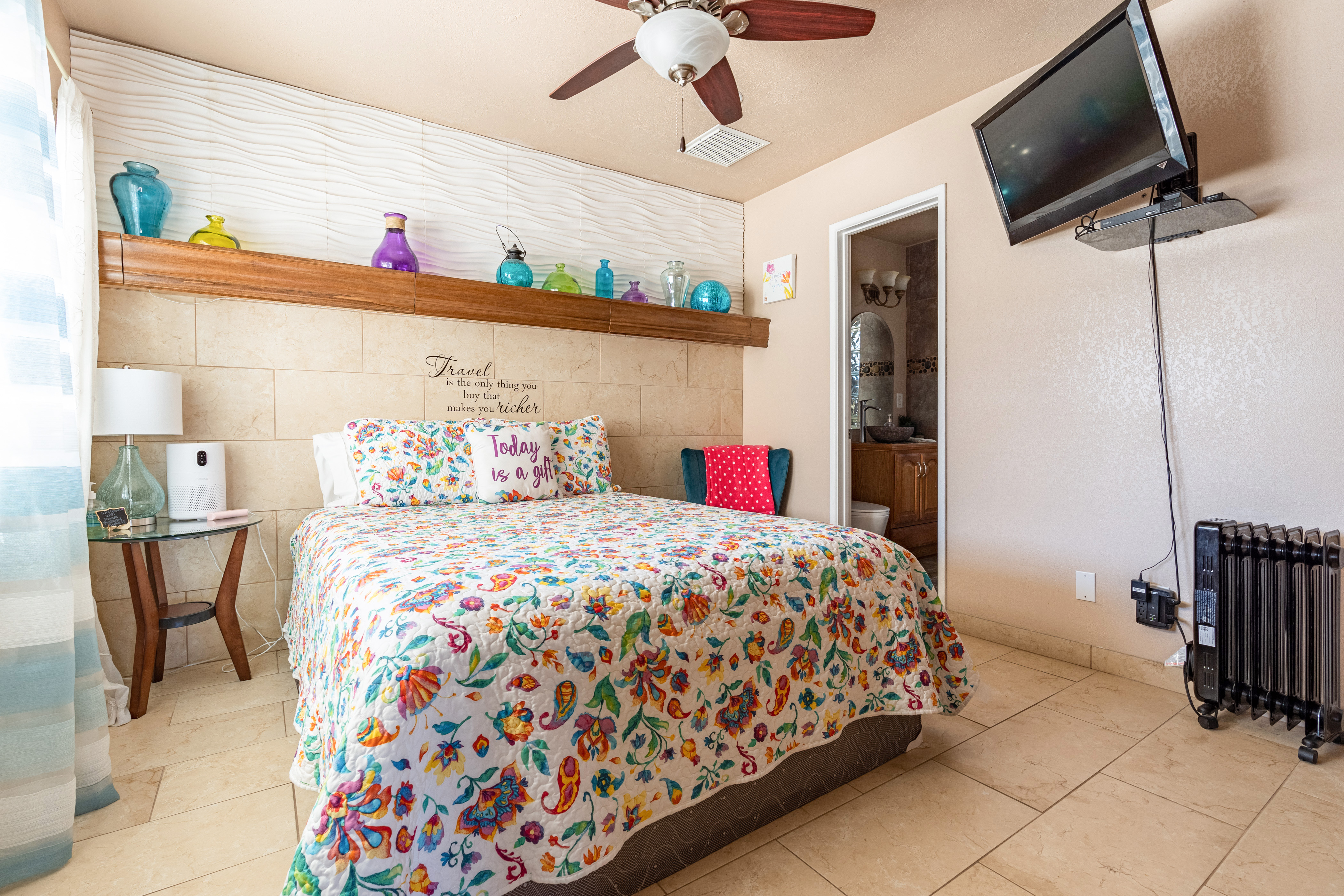 Casa Blanca Quiet Relaxing Private Bath Breakfast