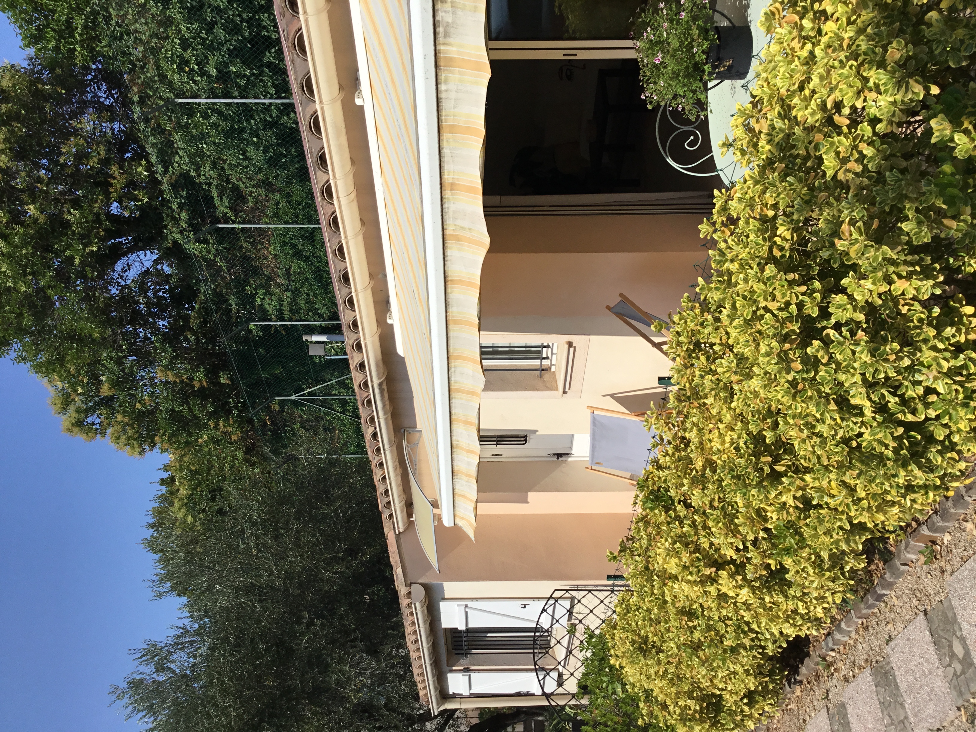 Small quiet house 5 minutes from Cannes