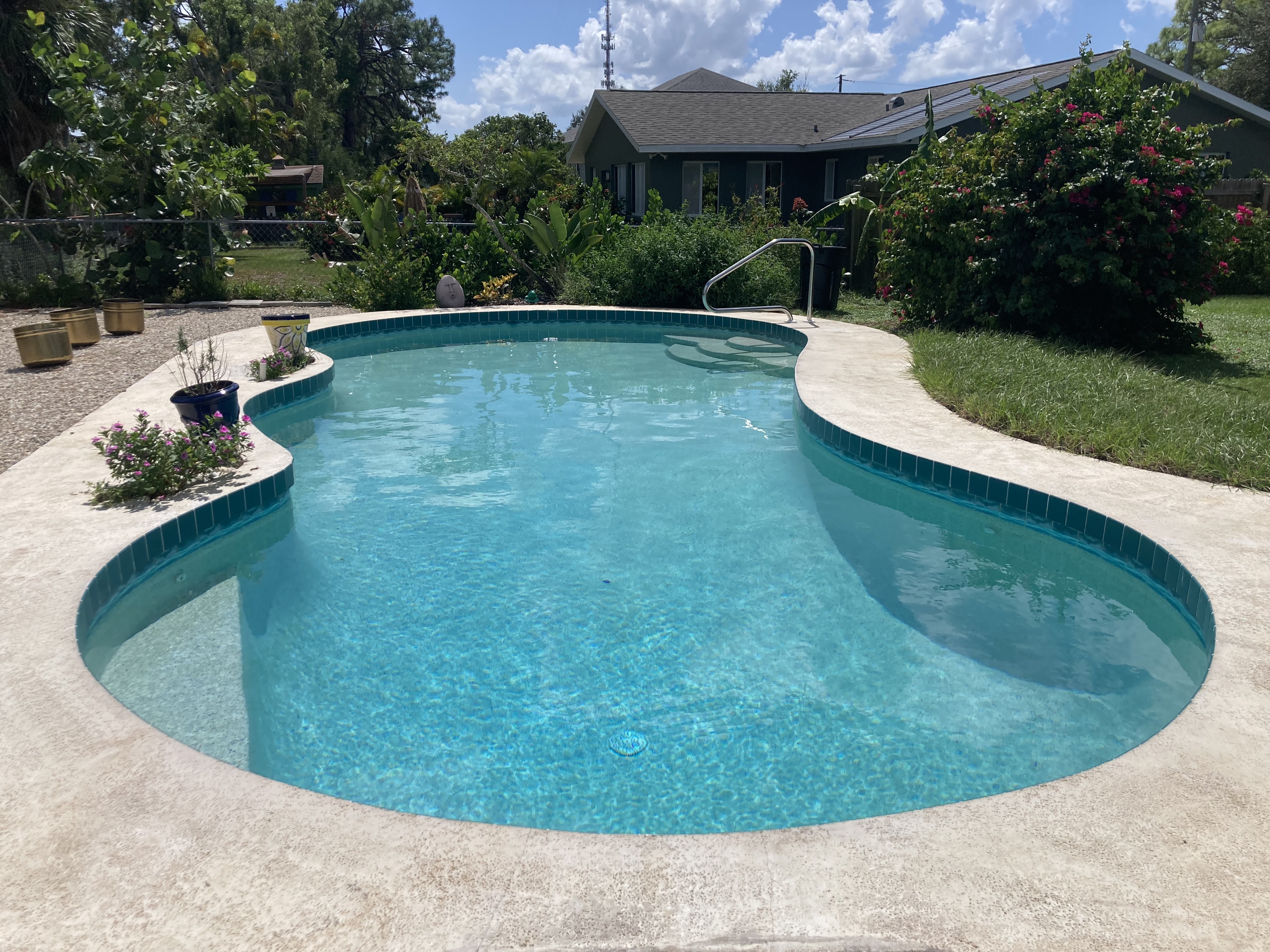 Charming 1 bedroom apartment for 2 with pool.