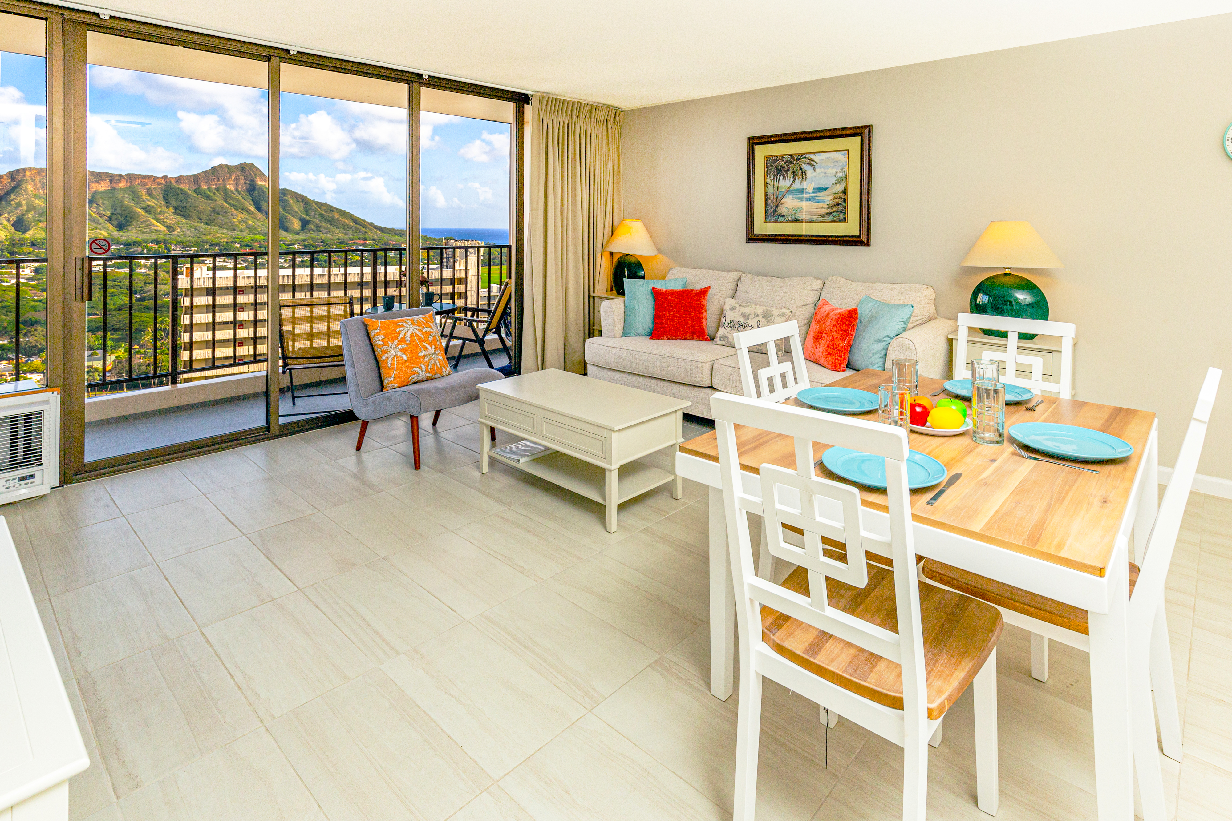 Waikiki Banyan condo - ocean views & lanai in Primary Urban Center, Hawaii