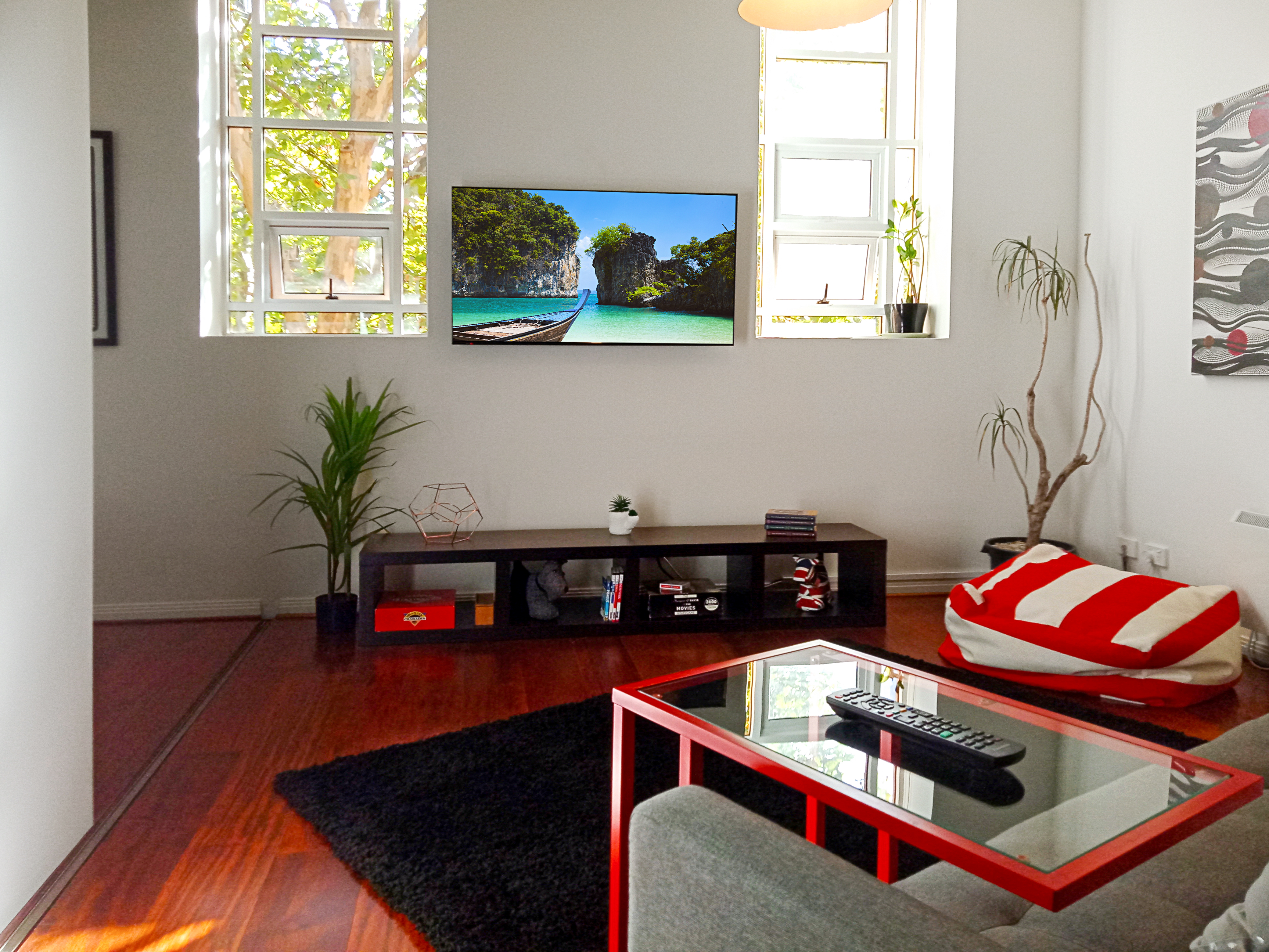 2BR Vibrant Melb Central +Carpark+Gym+Pool+Wifi