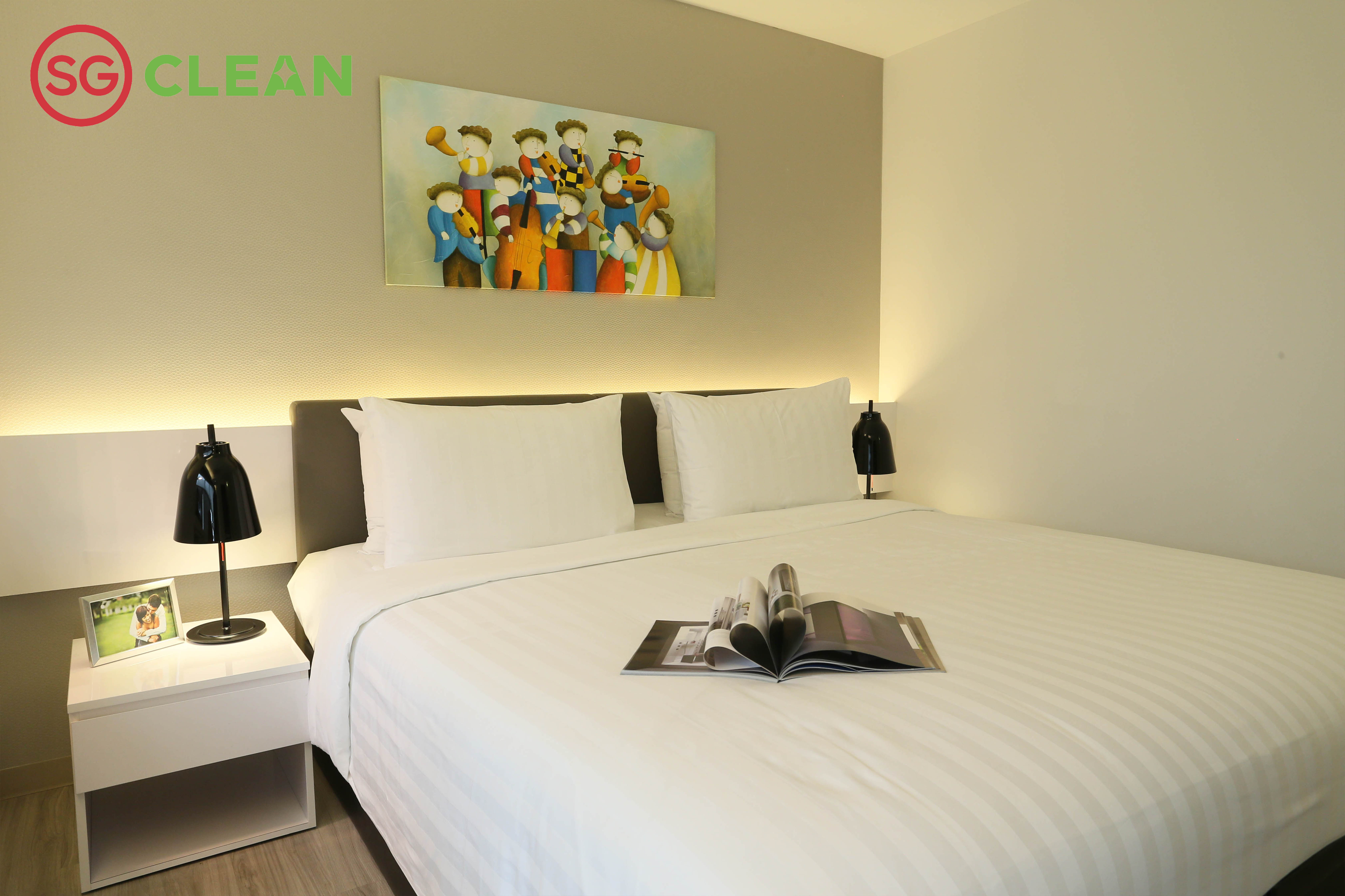 2BR furnish Apt 500m to City Hall MRT/Raffles City
