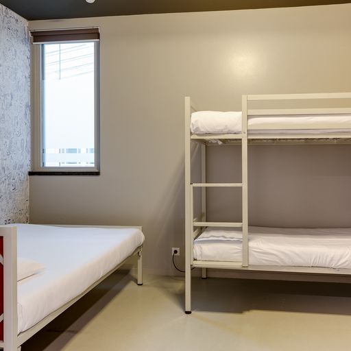 ClinkNoord - Private quadruple en-suite room โ Amsterdam stay