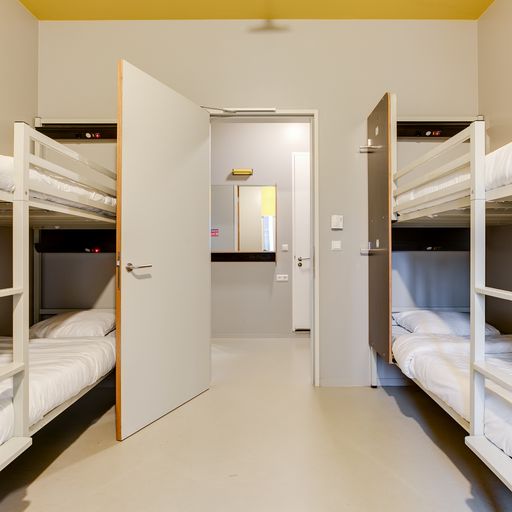 ClinkNoord - Bed in 4-bed girls en-suite dorm — Amsterdam stay