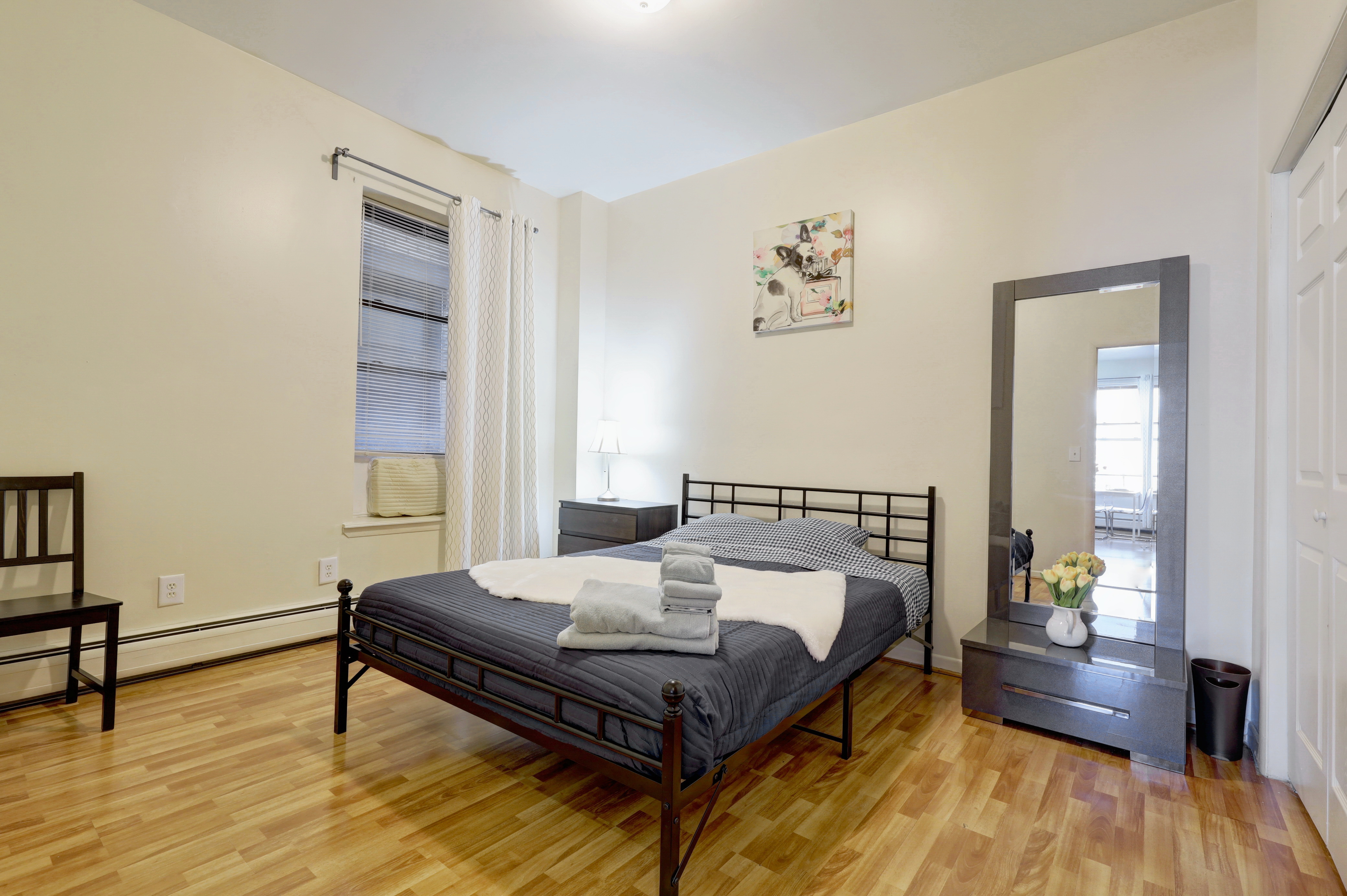Bright One Bedroom 5 min to NYC walk to PATH WIFI in Ward C (councilmember Richard Boggiano), Jersey City
