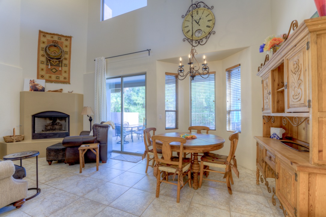 Pet Friendly Downtown Cave Creek with Garage