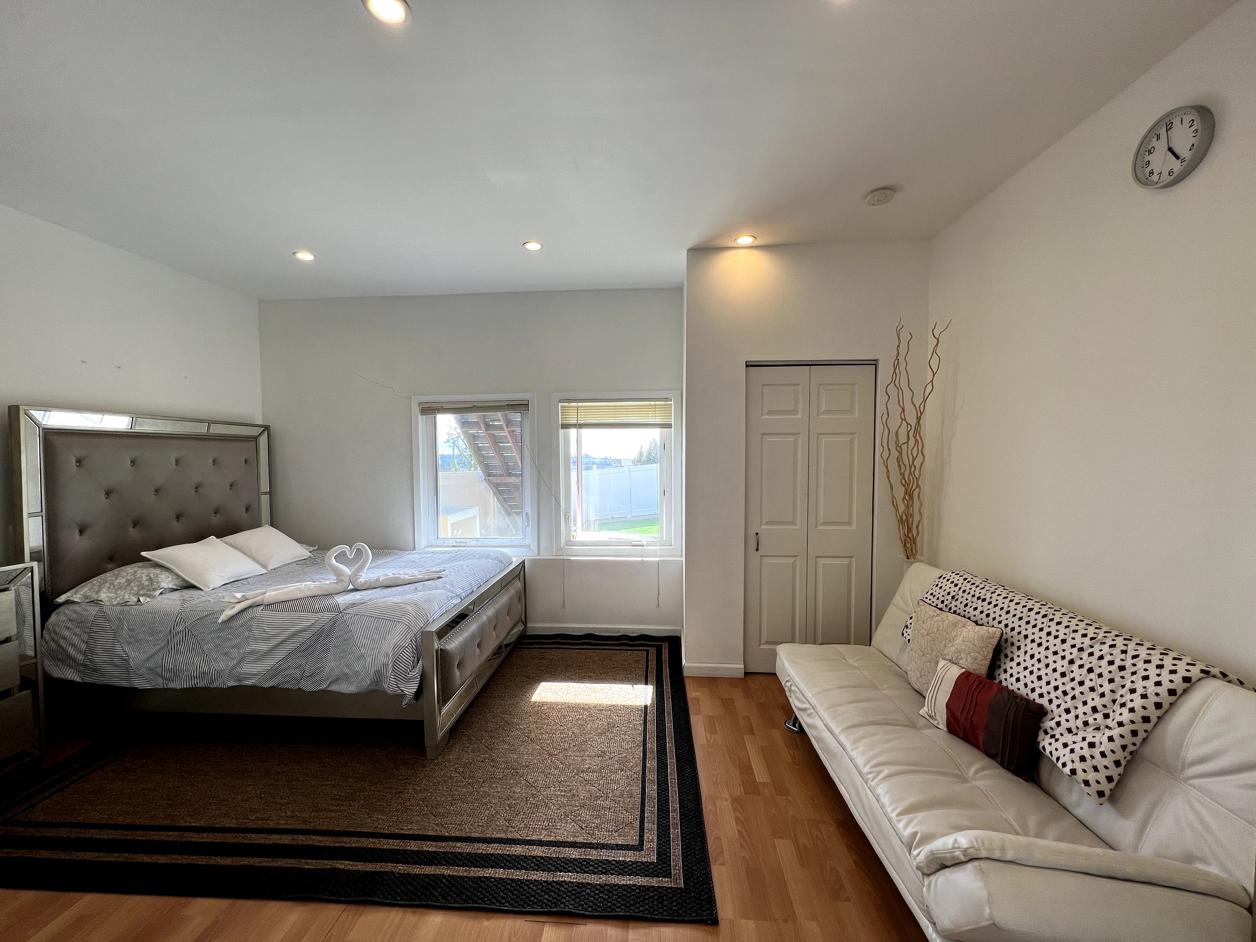 Spacious Hilltop Suite + Ocean View