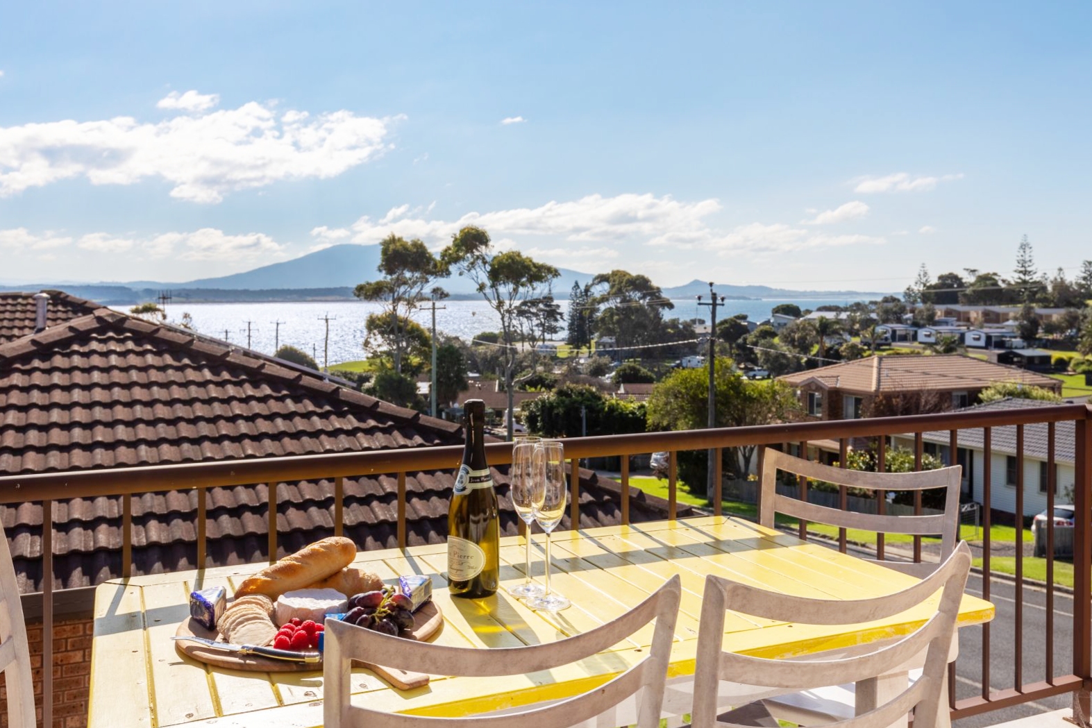 BERMI TOWNHOUSE-Views, Location & Luxury!