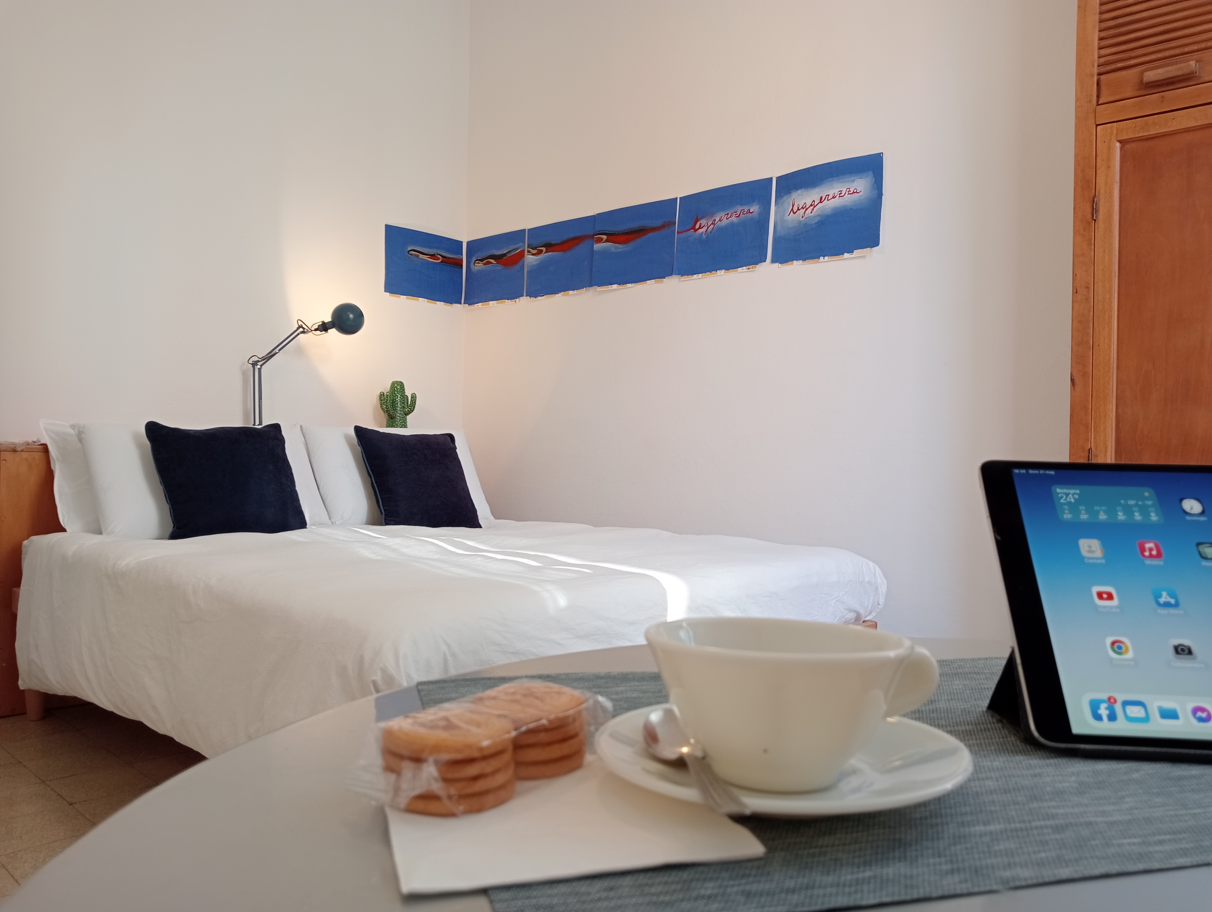 A blue touch. Mini apartment with kitchenette in Porto - Saragozza, Bologna