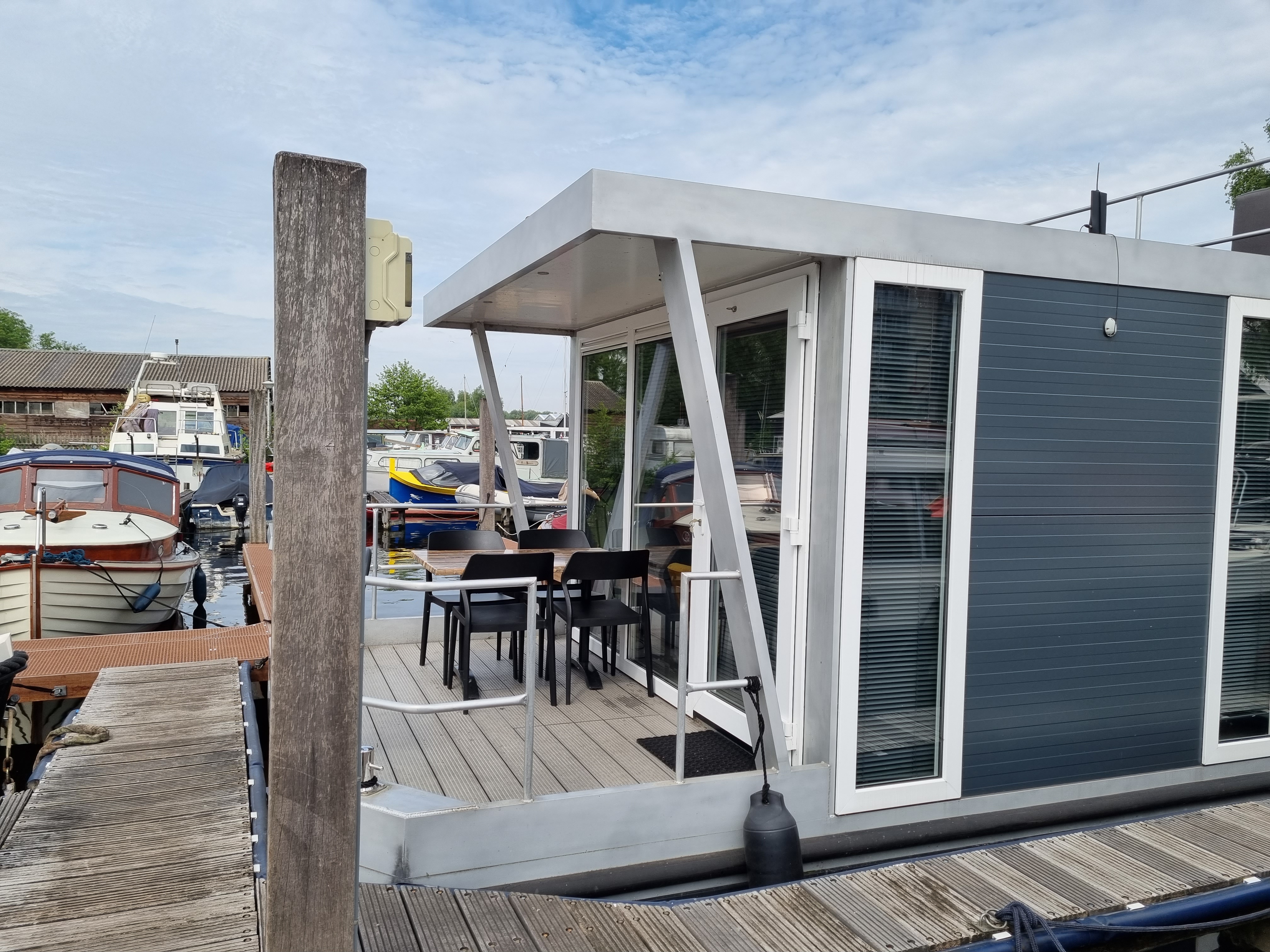 Houseboat Havana — Amsterdam stay