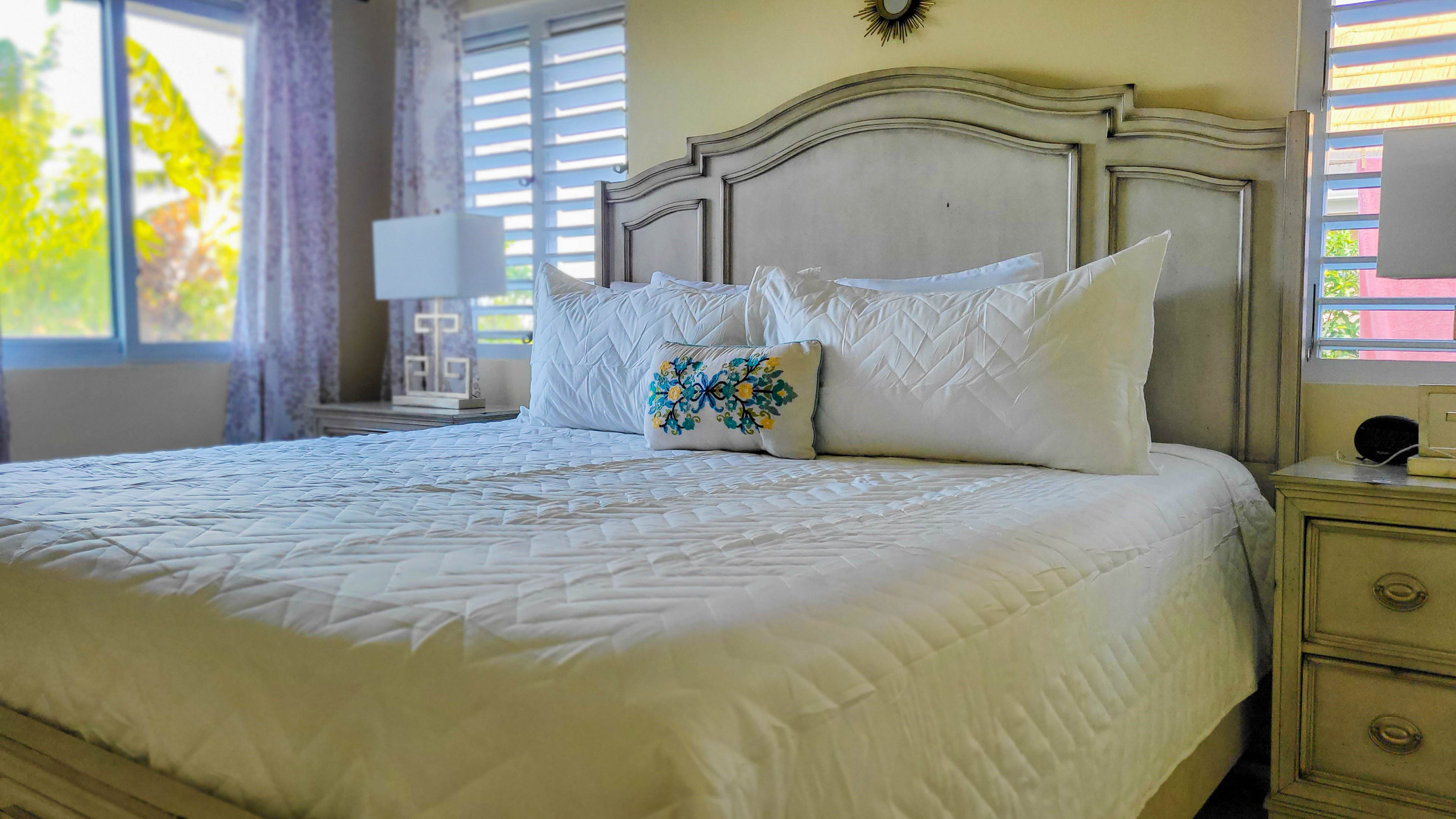 LuxuryCrest : Tropical Getaway