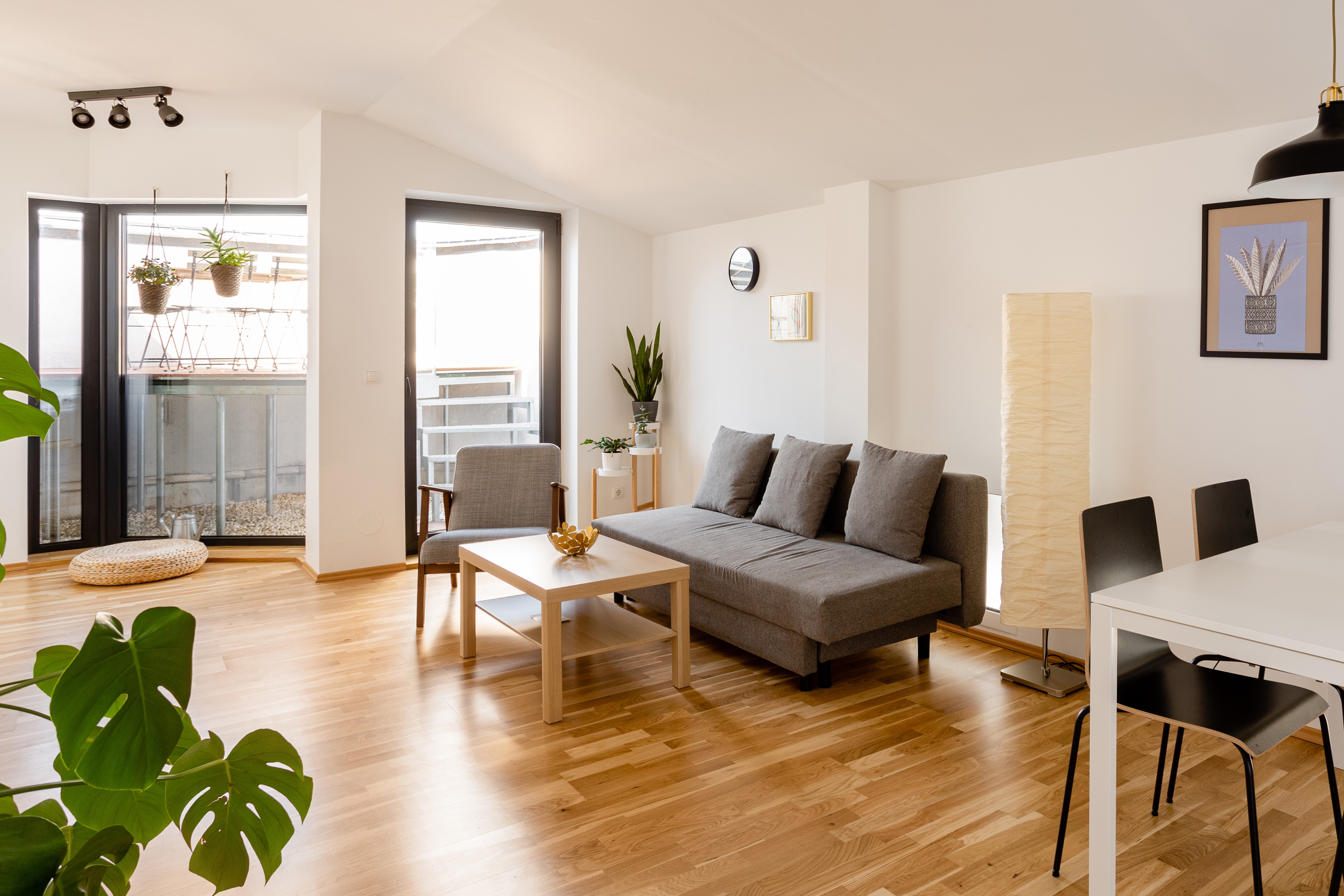 Top floor apartment with private roof terrace