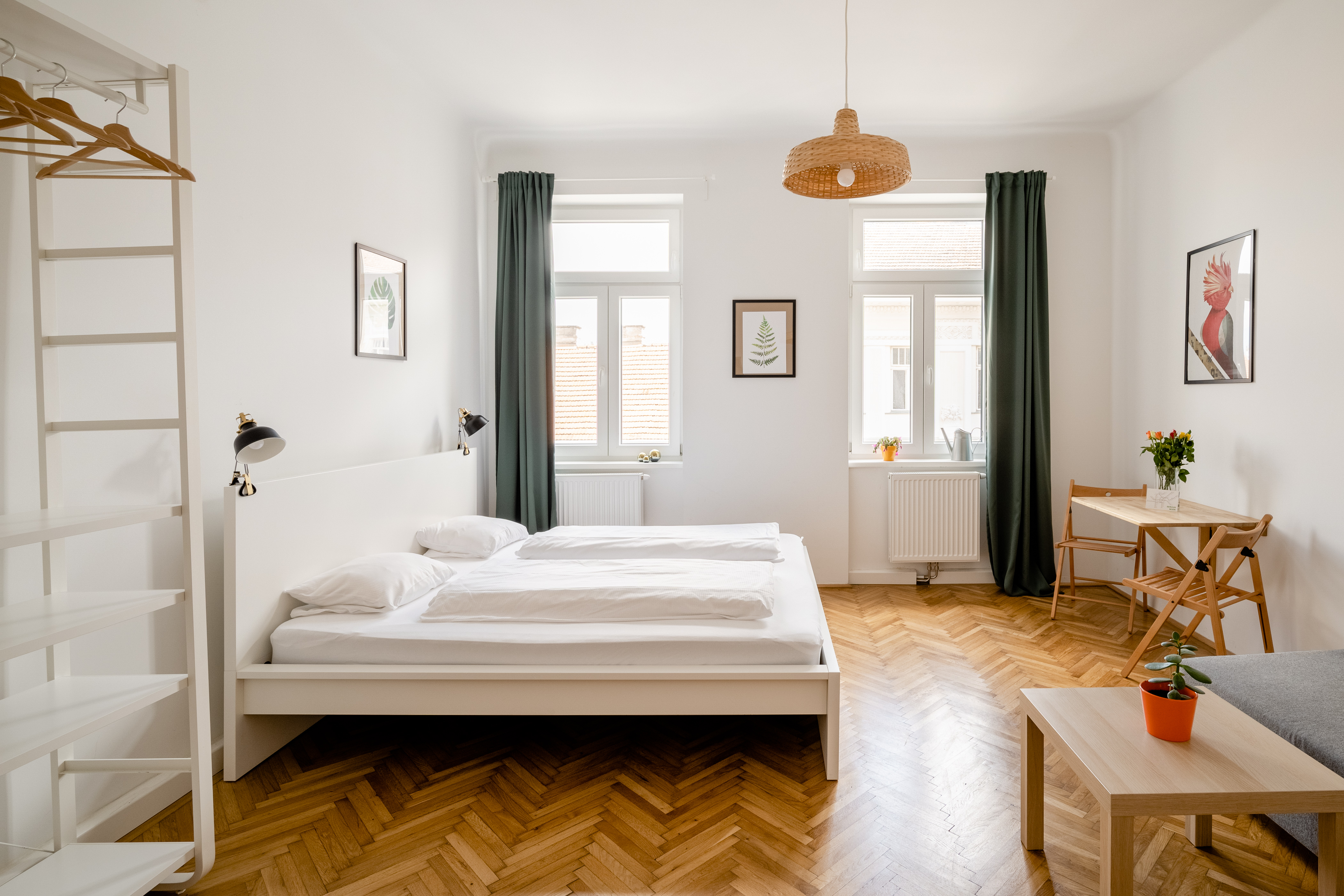 Bright studio with Viennese flair near downtown