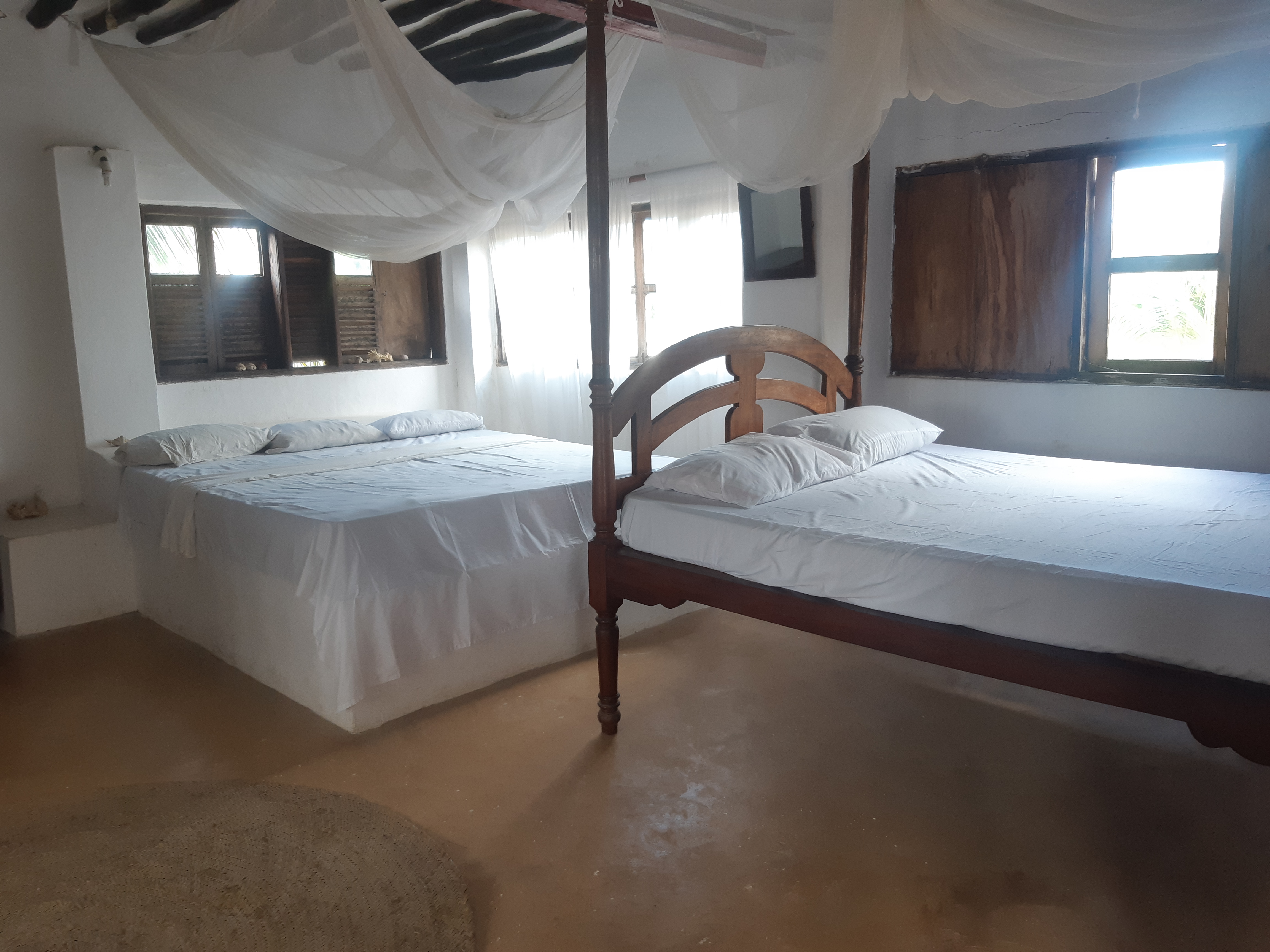 The Island Hotel - Waridi Room