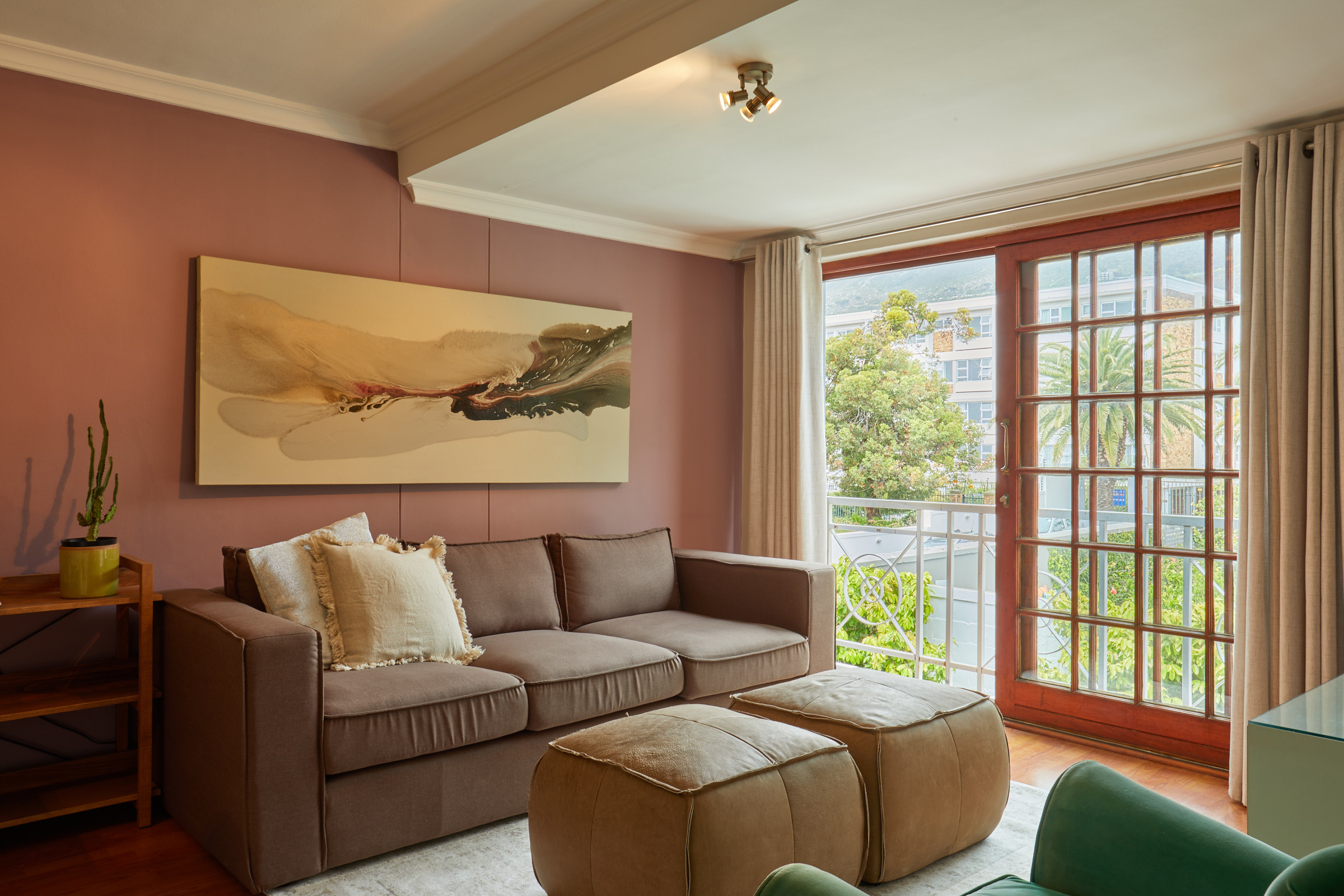 Your own apartment/ mountain views!