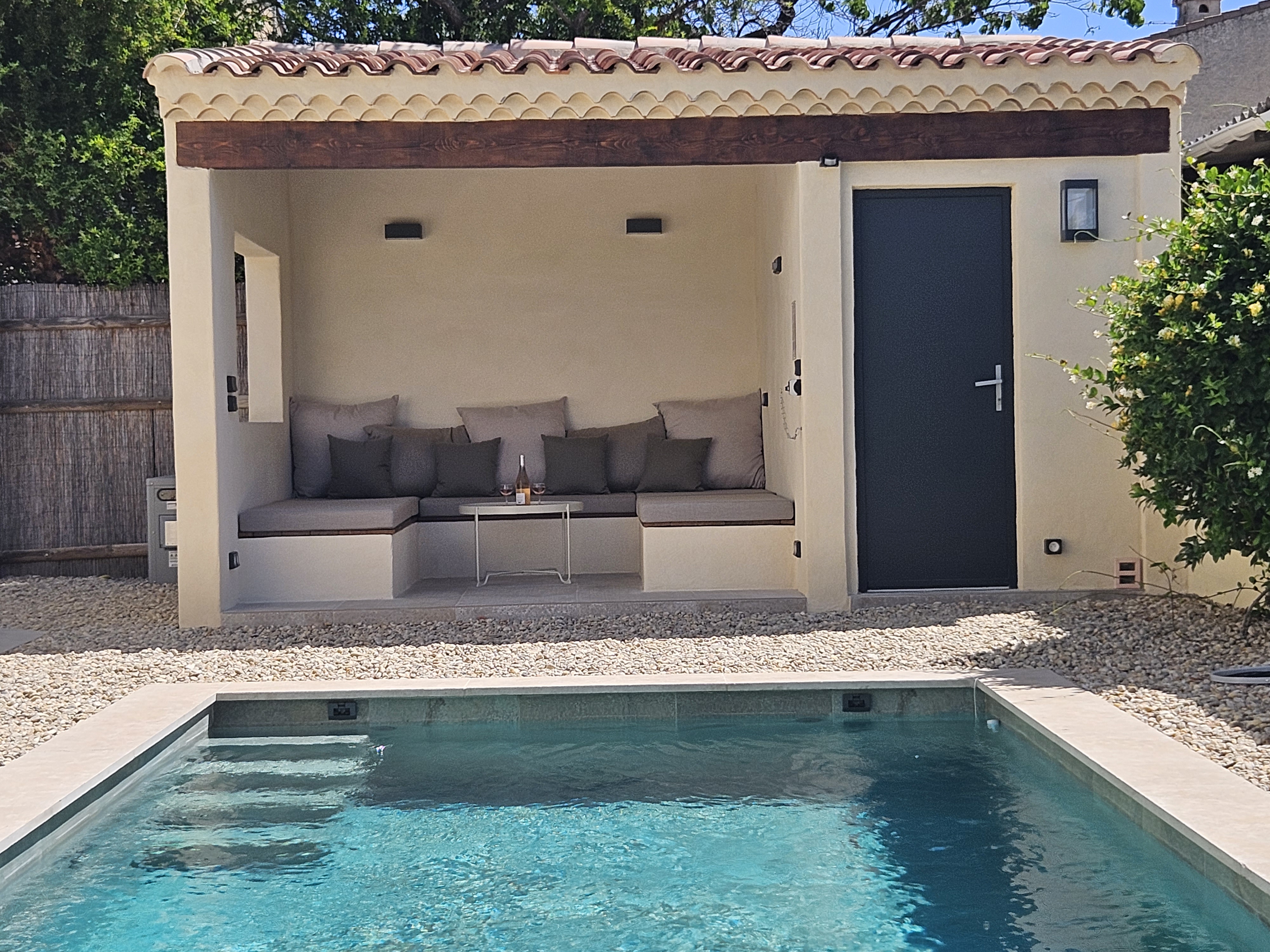 Beautiful Villa in Provençal Village, near Avignon