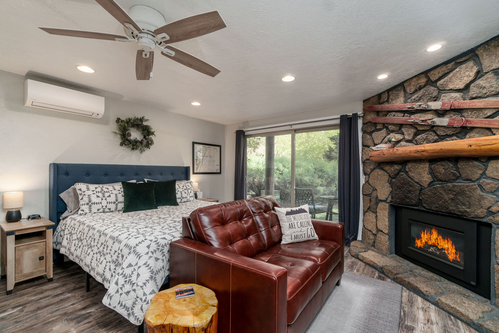 Stylish Sunriver Studio - Dog Friendly!