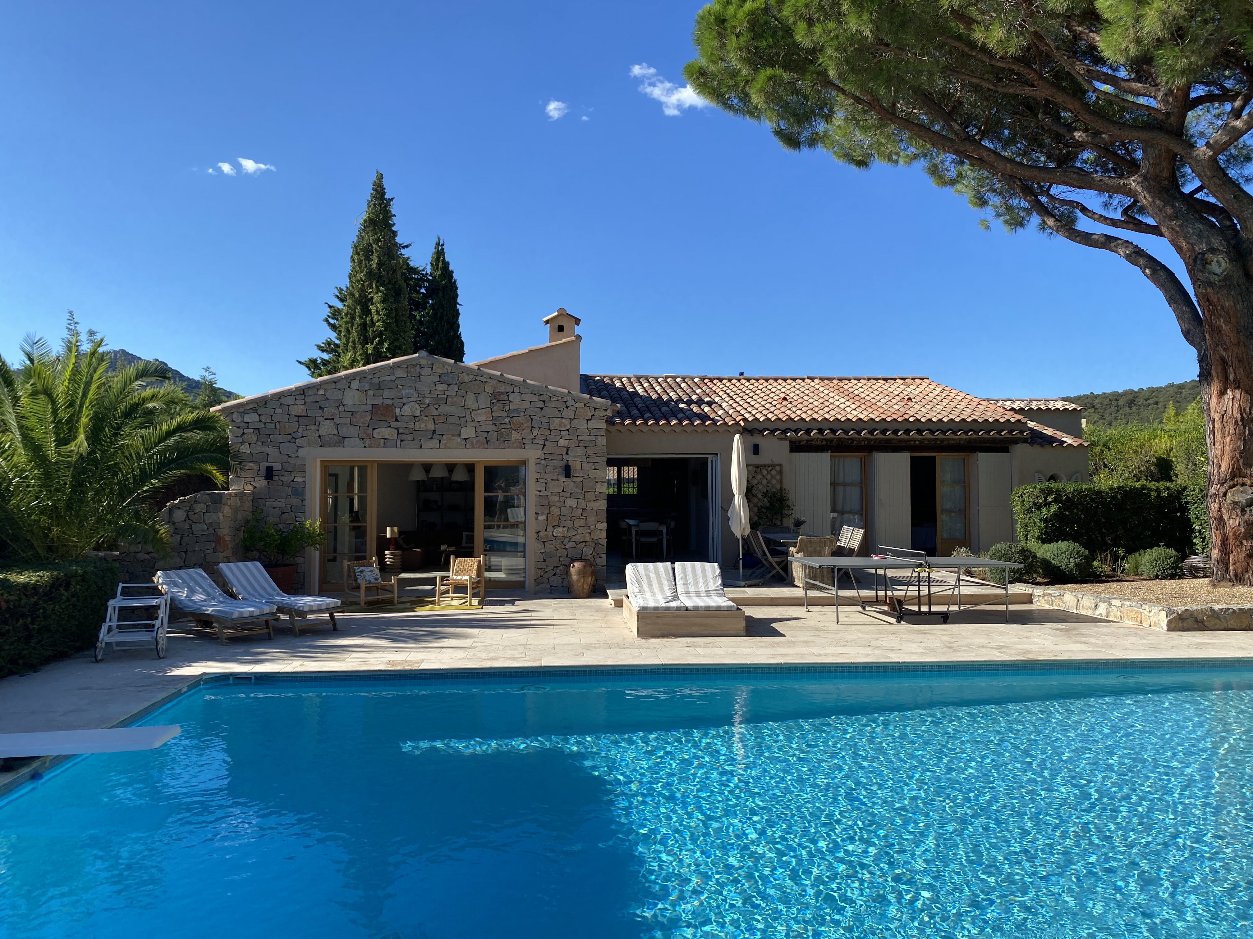 Adorable villa with air-conditioned sea view heated pool