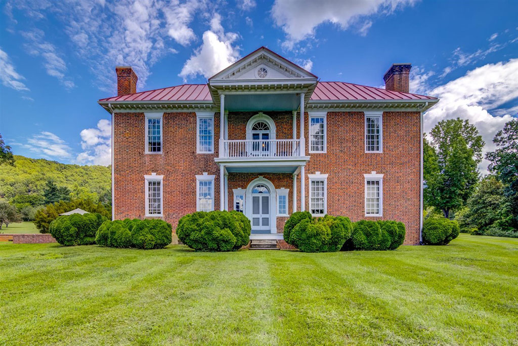 A Beautiful and Historic 18th Century Federal Home Houses for Rent in