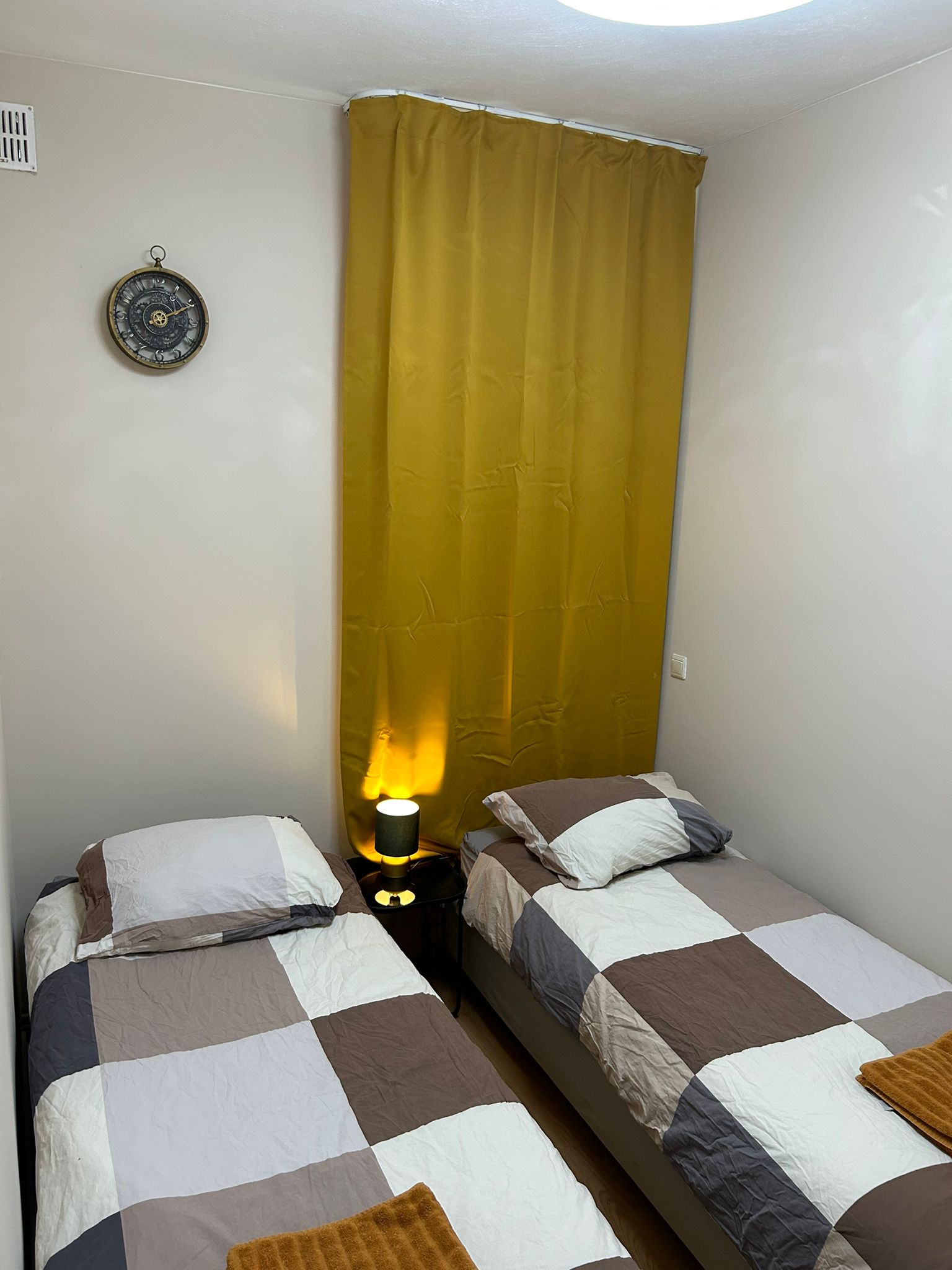 Room Charlotte in family apartment no party
