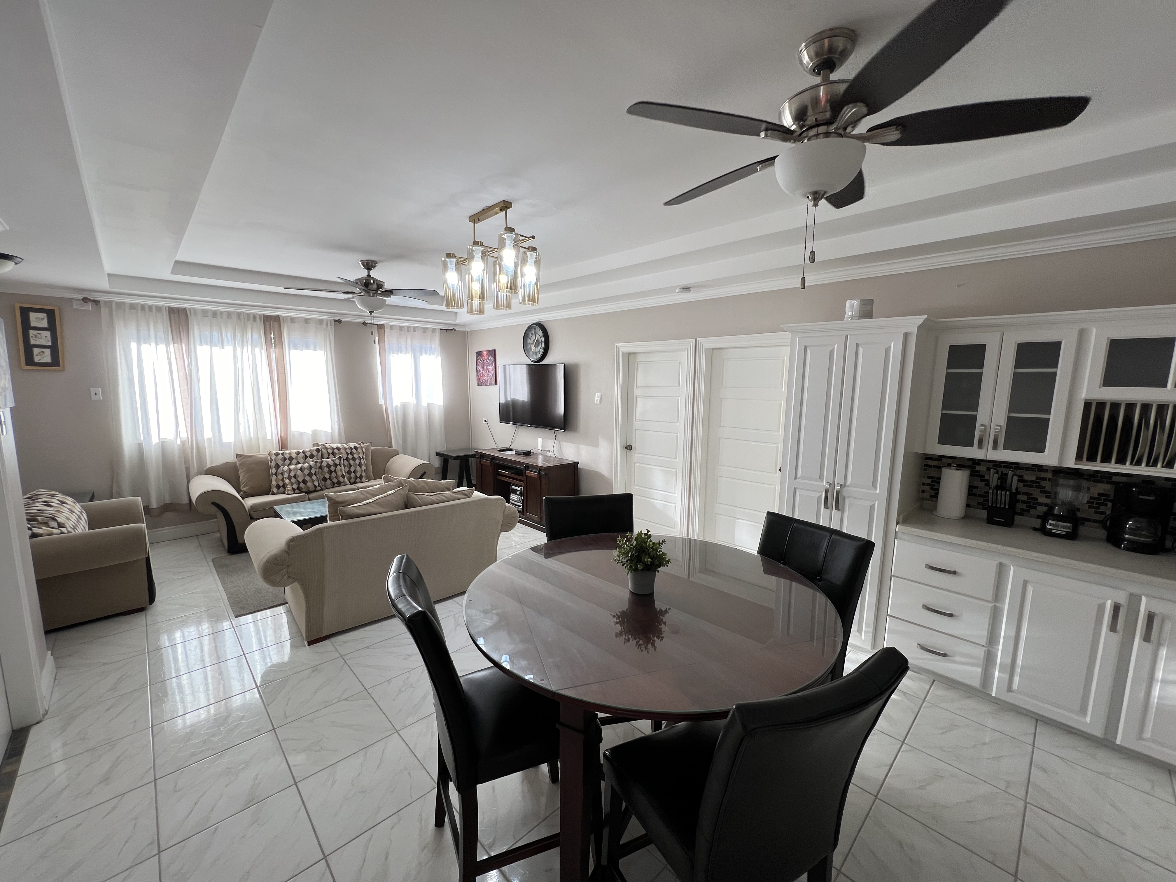 Veroniques House Two Bedroom Apartment