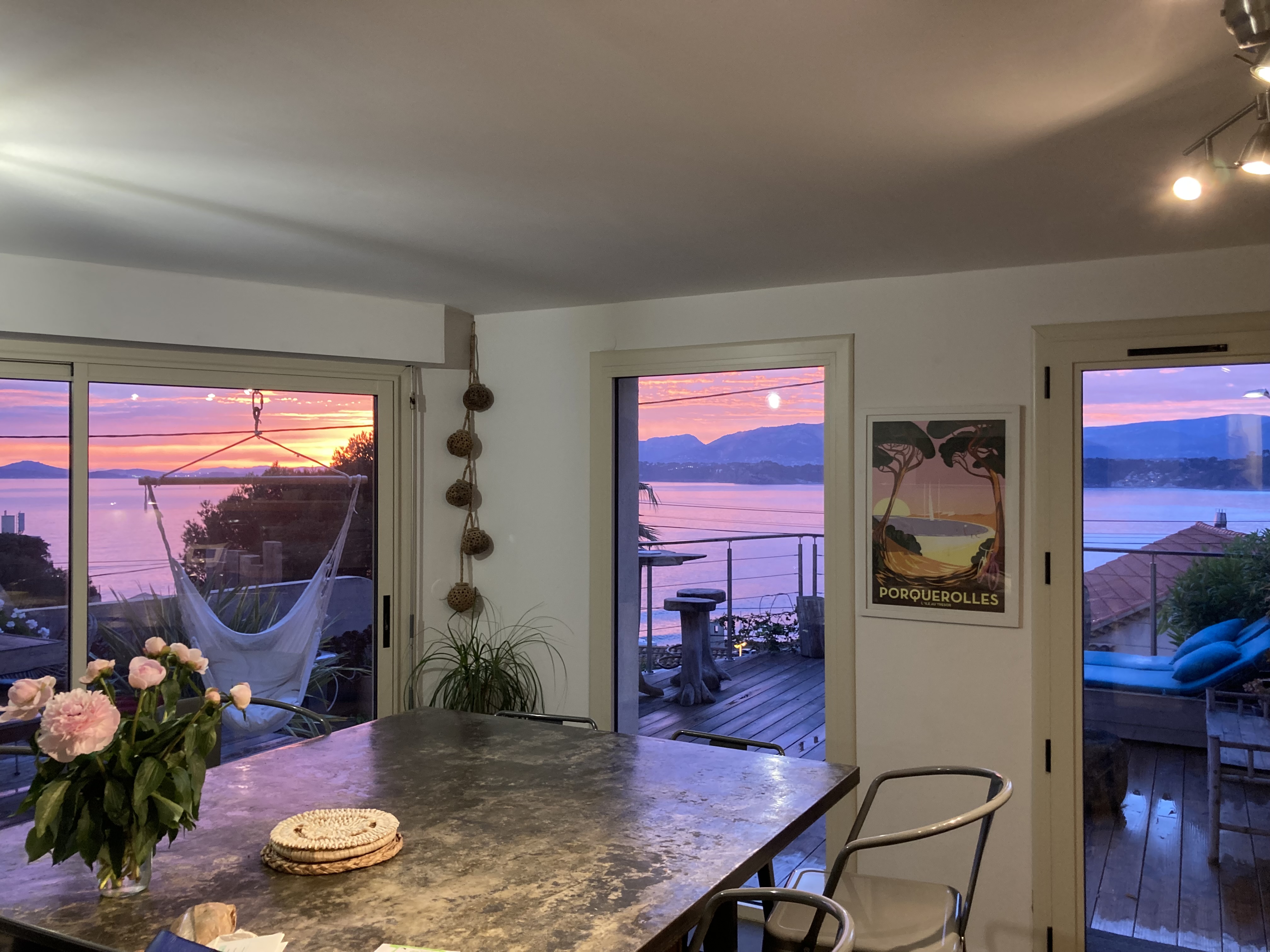 Villa facing the sea and beach on foot + pool