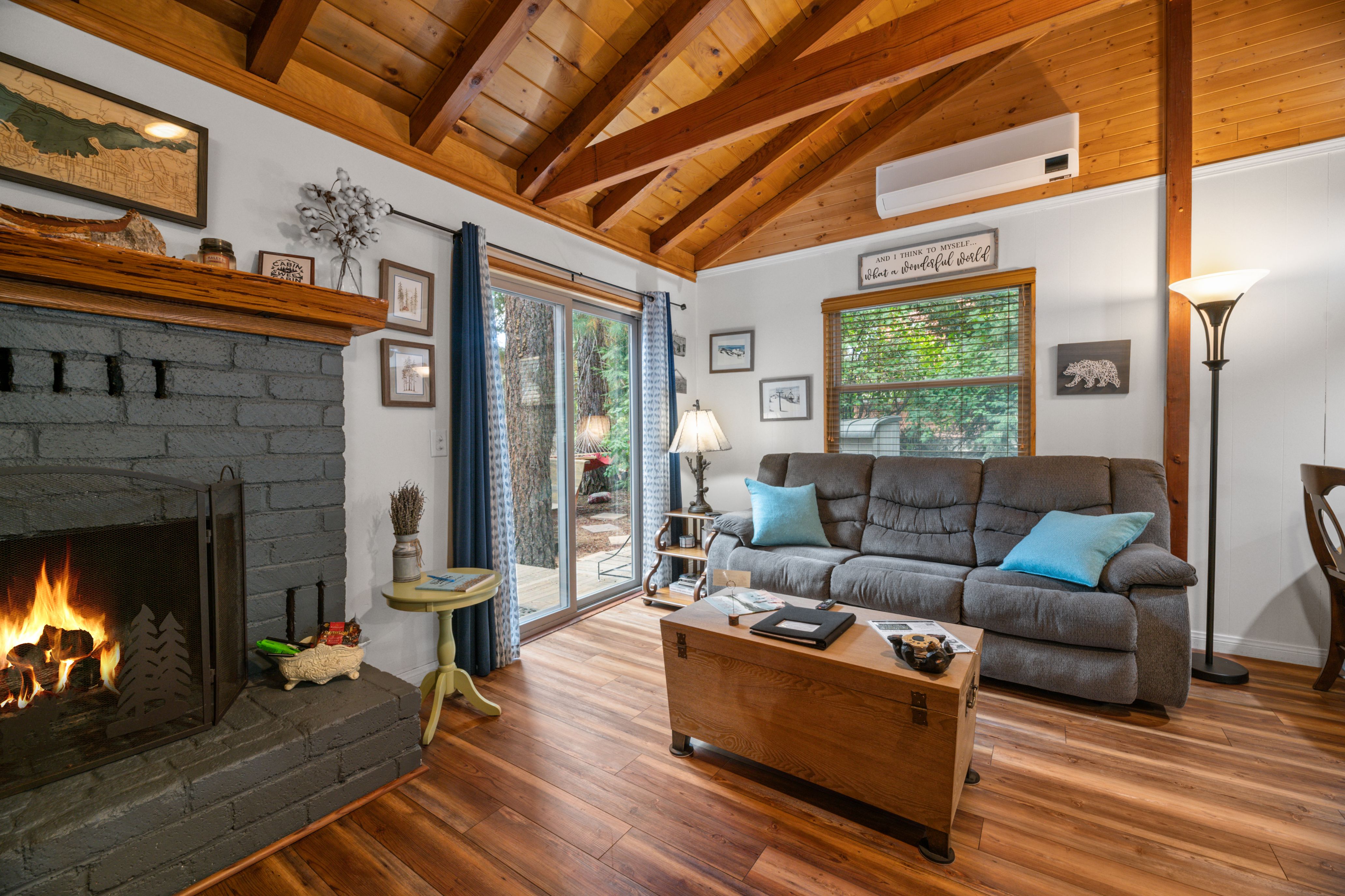 Cozy for 2 come enjoy Oktoberfest, hot tub & more