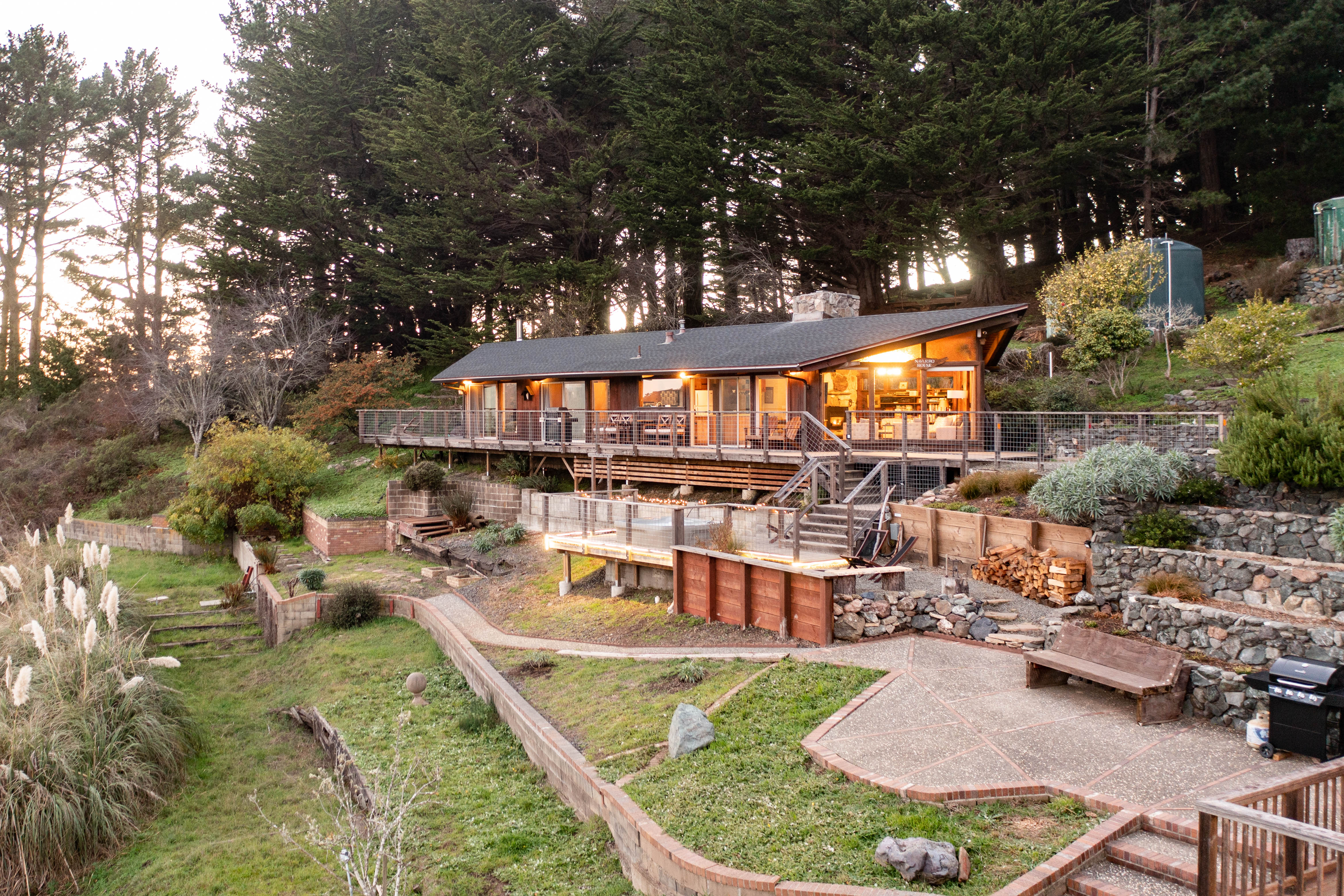 Navarro House - hot tub | beach | dog friendly