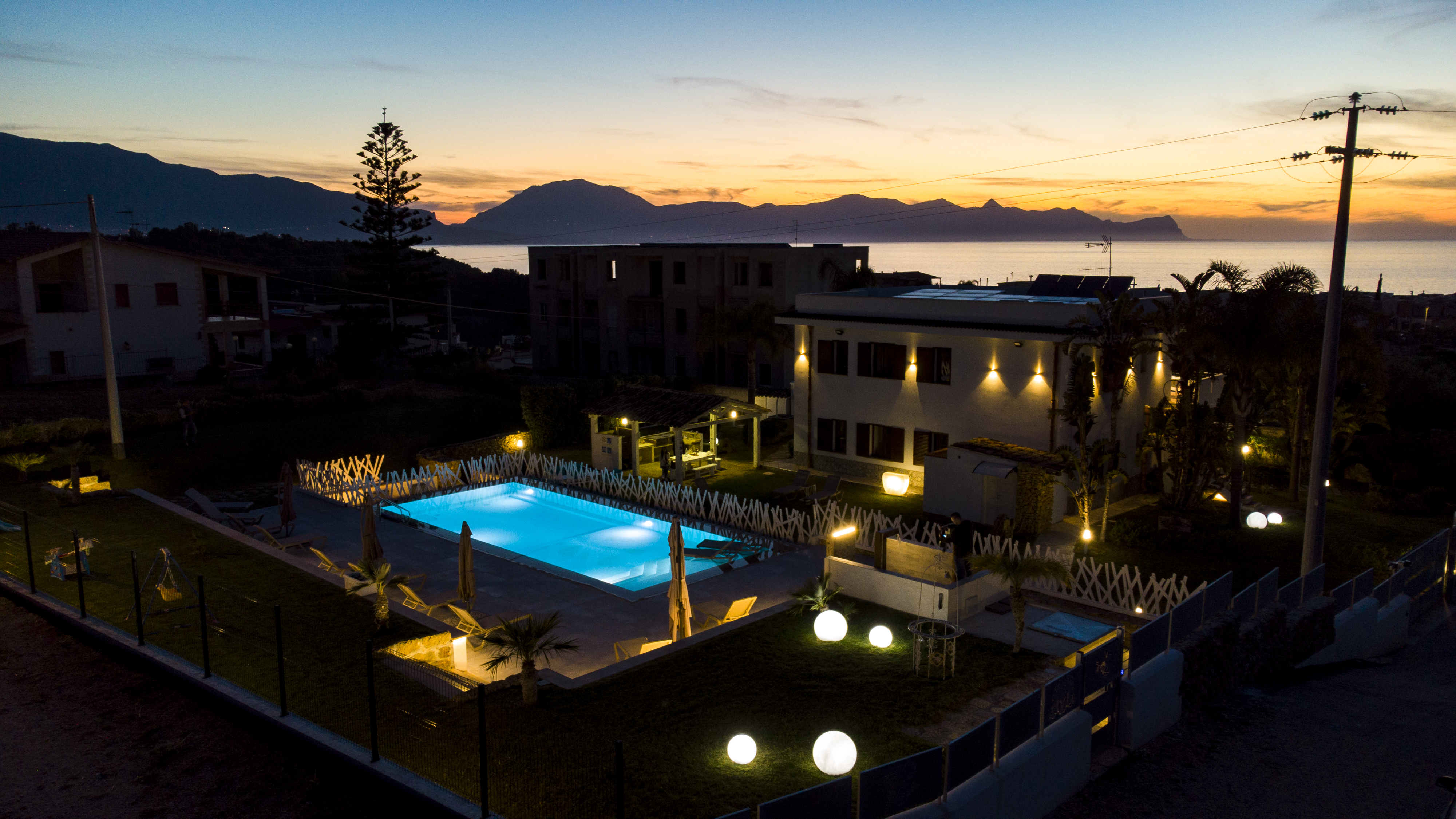 Glicine apartment in Villa with a pool