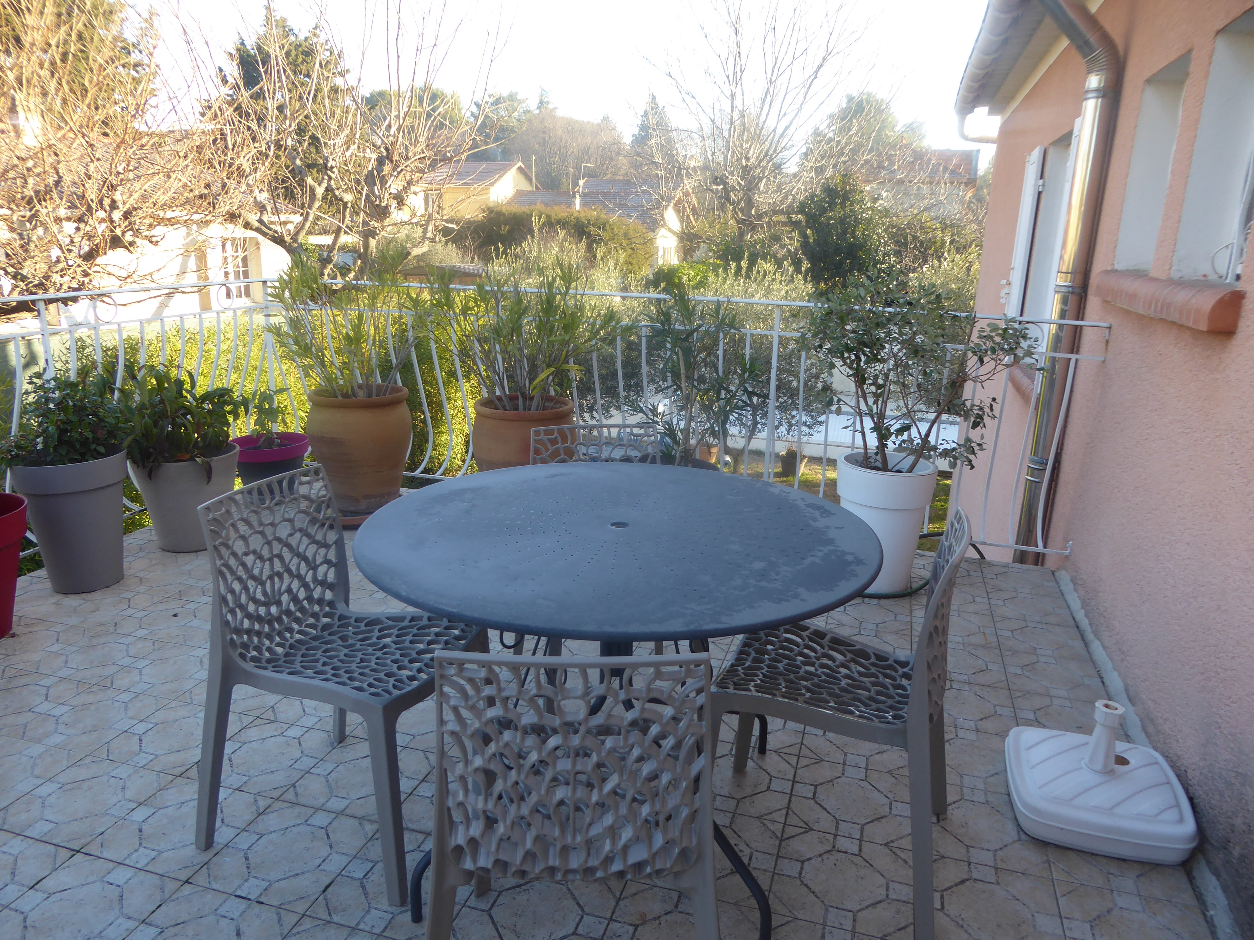 in Provence. bright accommodation with pool