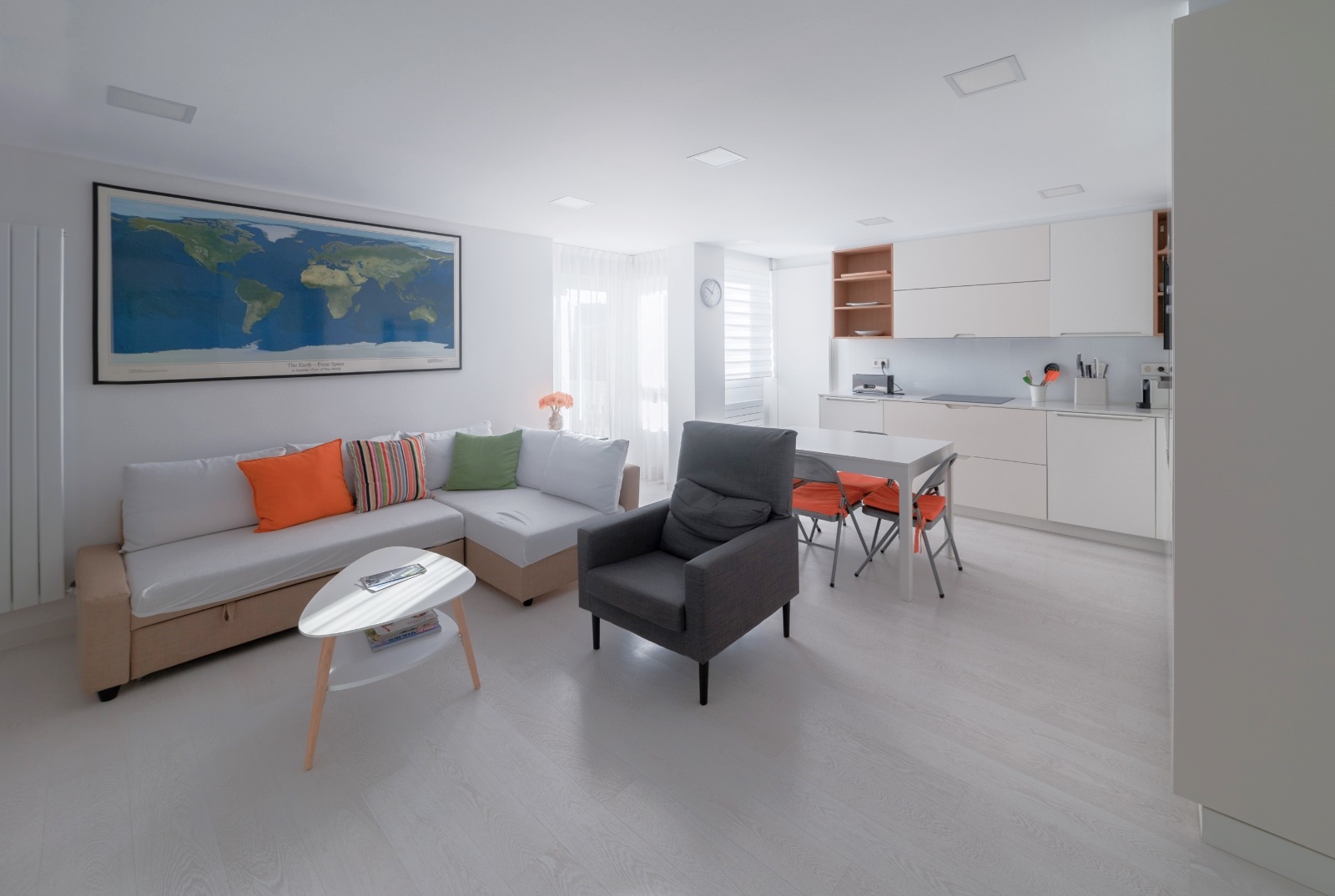 Spacious new apartment next to the beach and garage