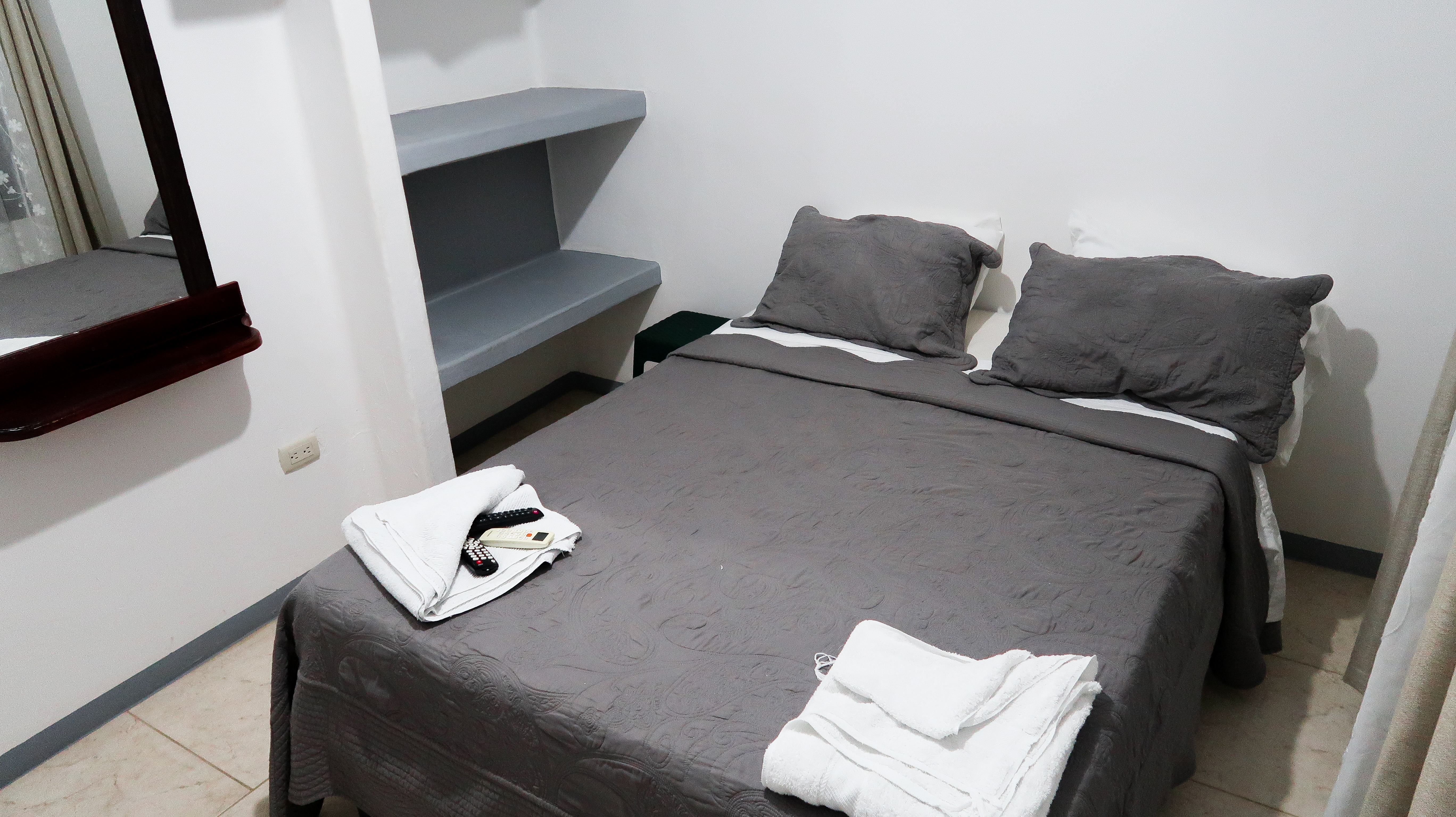 Basic double room Hotel Hoja de Oro