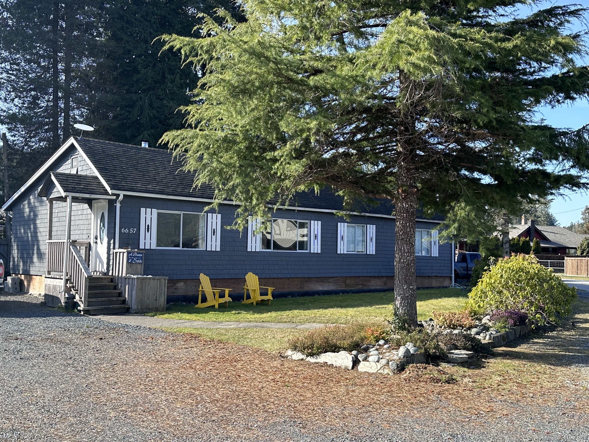 A Breeze By the Sea Oceanview Port Renfrew Cottage