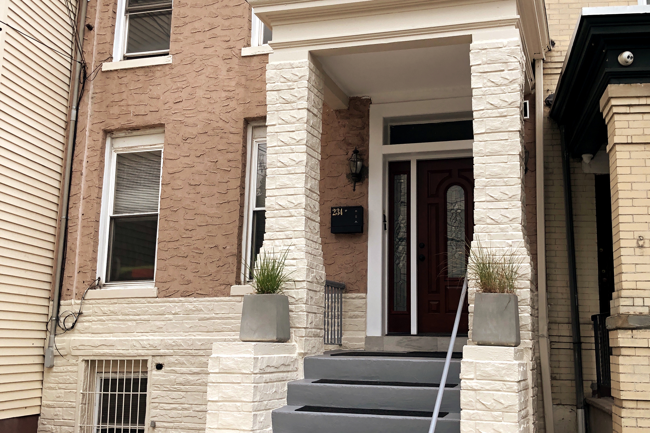 Spacious living (1 block to subway) Free Parking in Ward C (councilmember Richard Boggiano), Jersey City