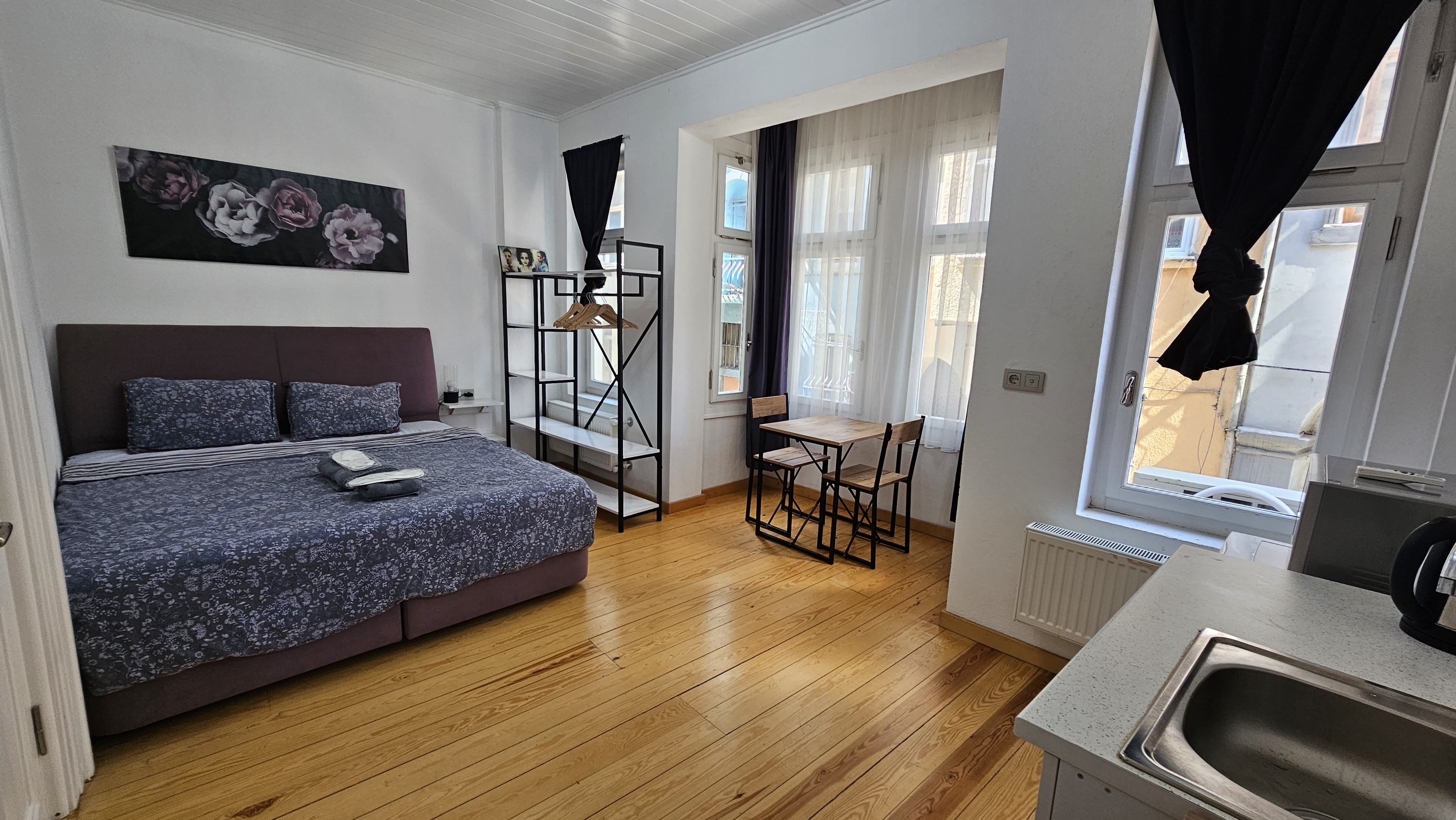 6. Deluxe modern private studio in Taksim