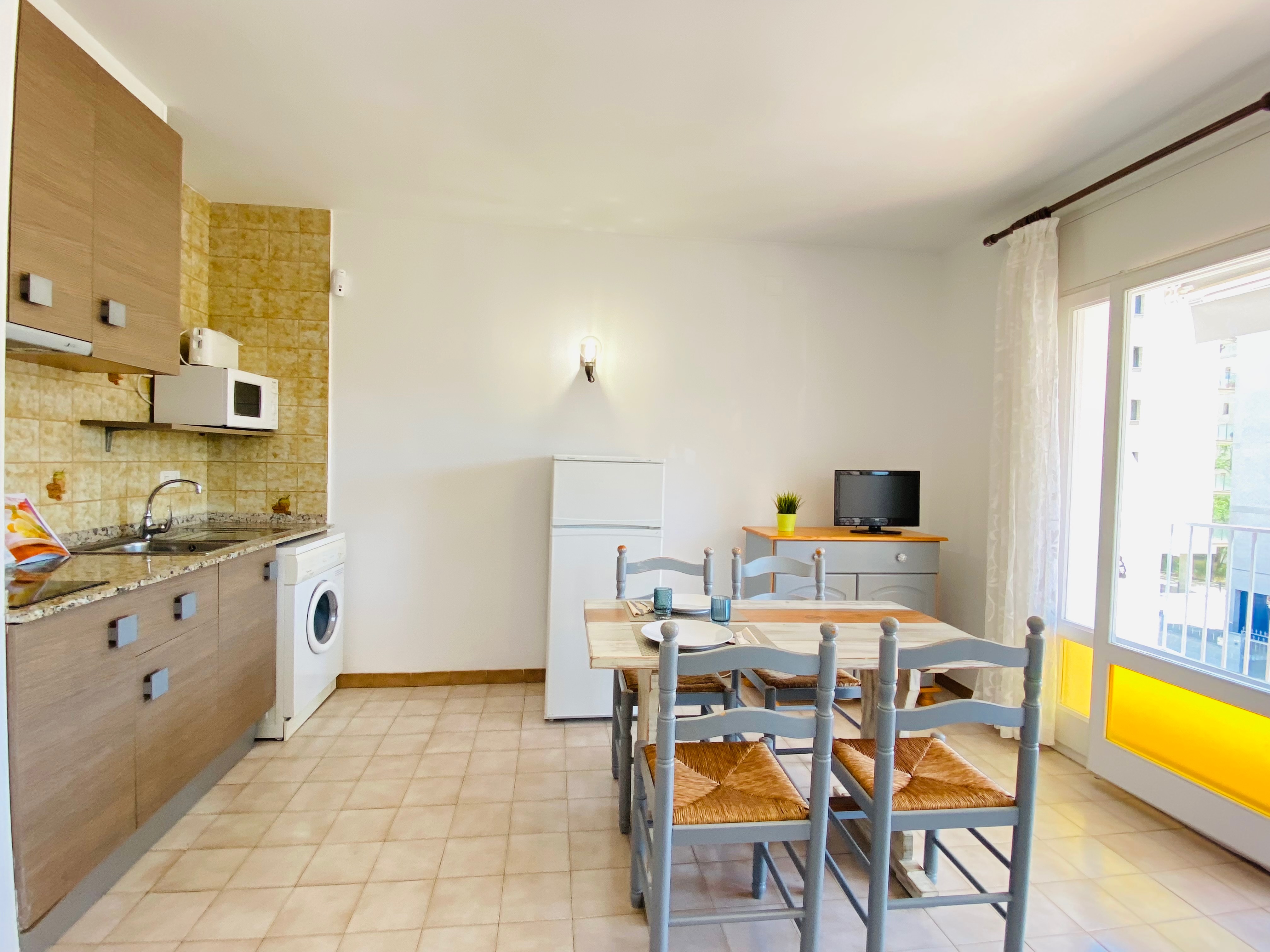 APARTAMENTOS AQUARIUM. PERFECT FOR 2. in Roses, Girona