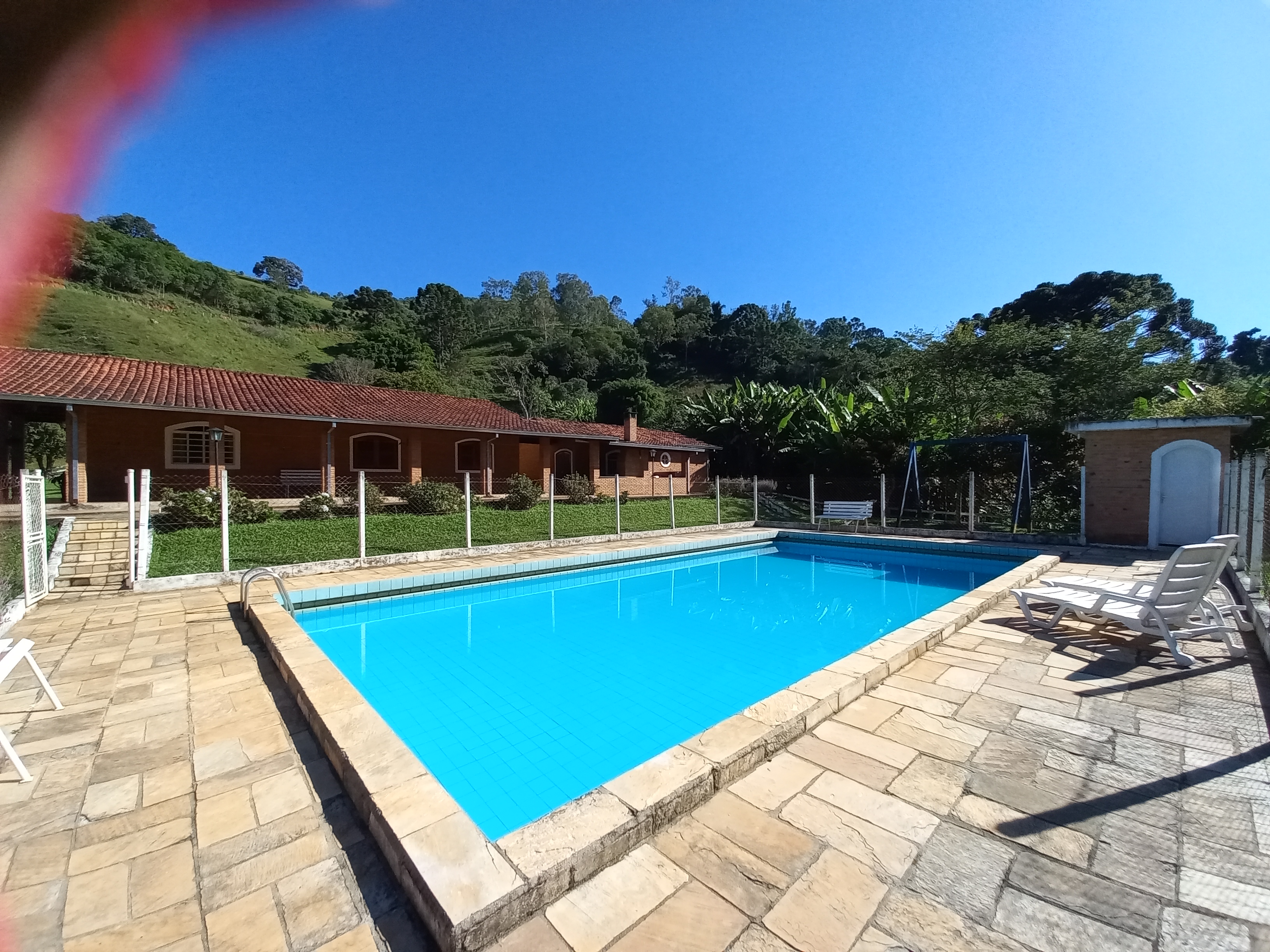 A place with a swimming pool, barbecue, indoor fireplace