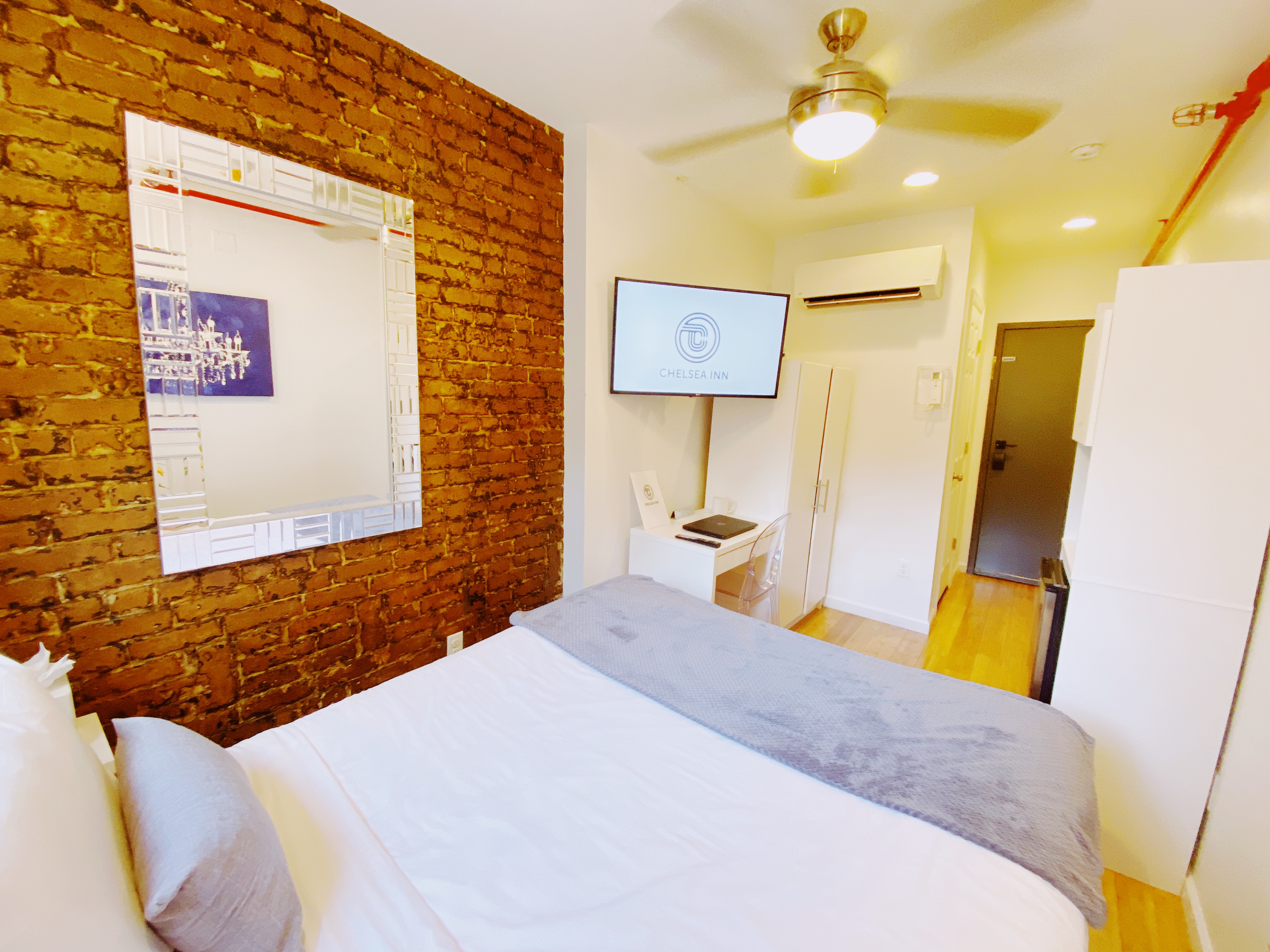 Studio in the Heart of Chelsea W/ Shared Bathroom