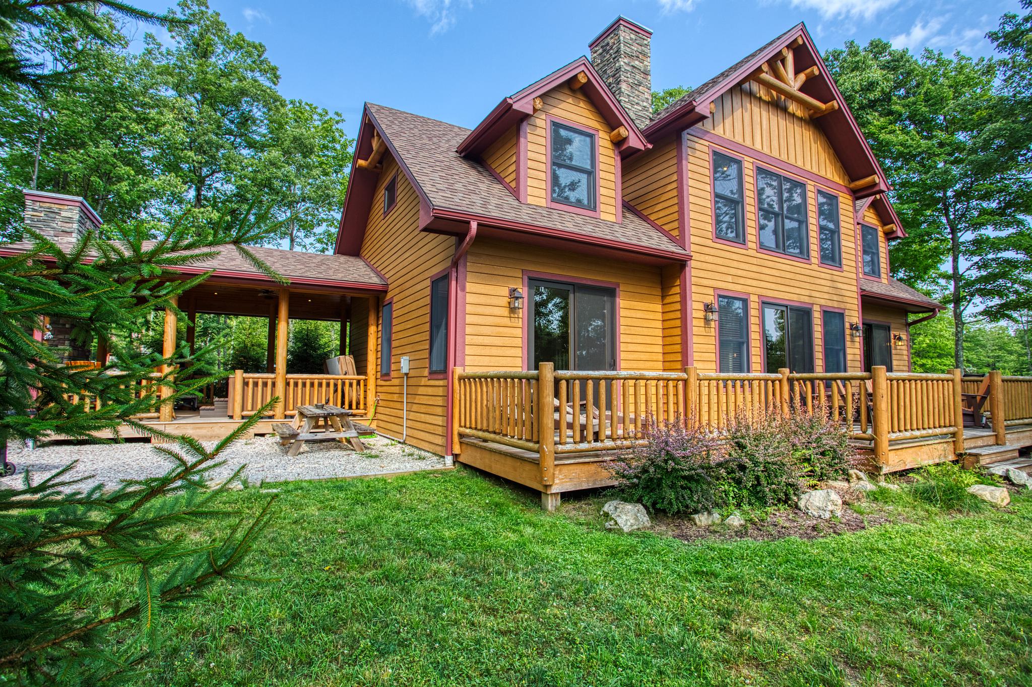 Bear On Mountaintop Deep Creek Lake Cabins for Rent in McHenry