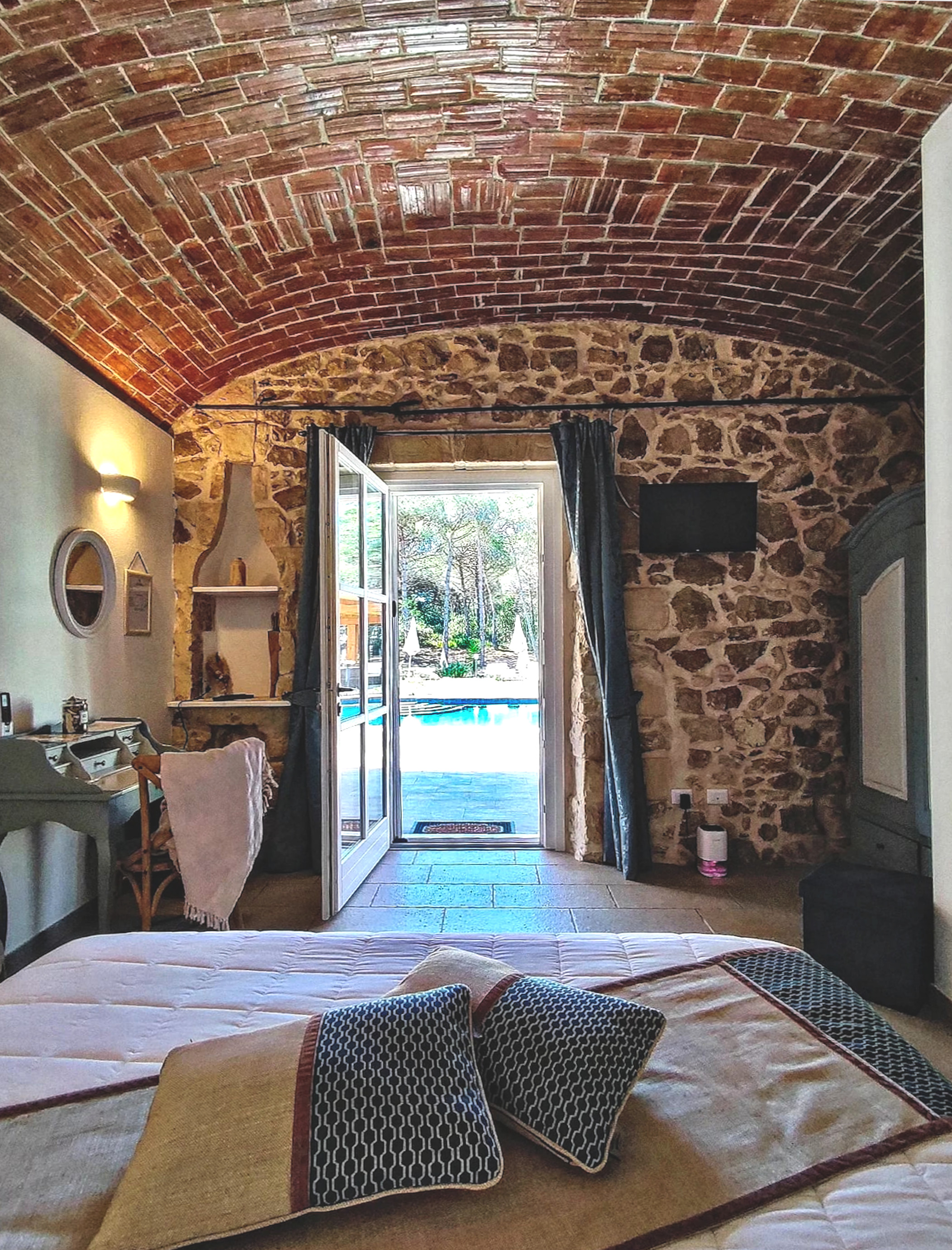 Antica Villa Colonica Double in front of the pool