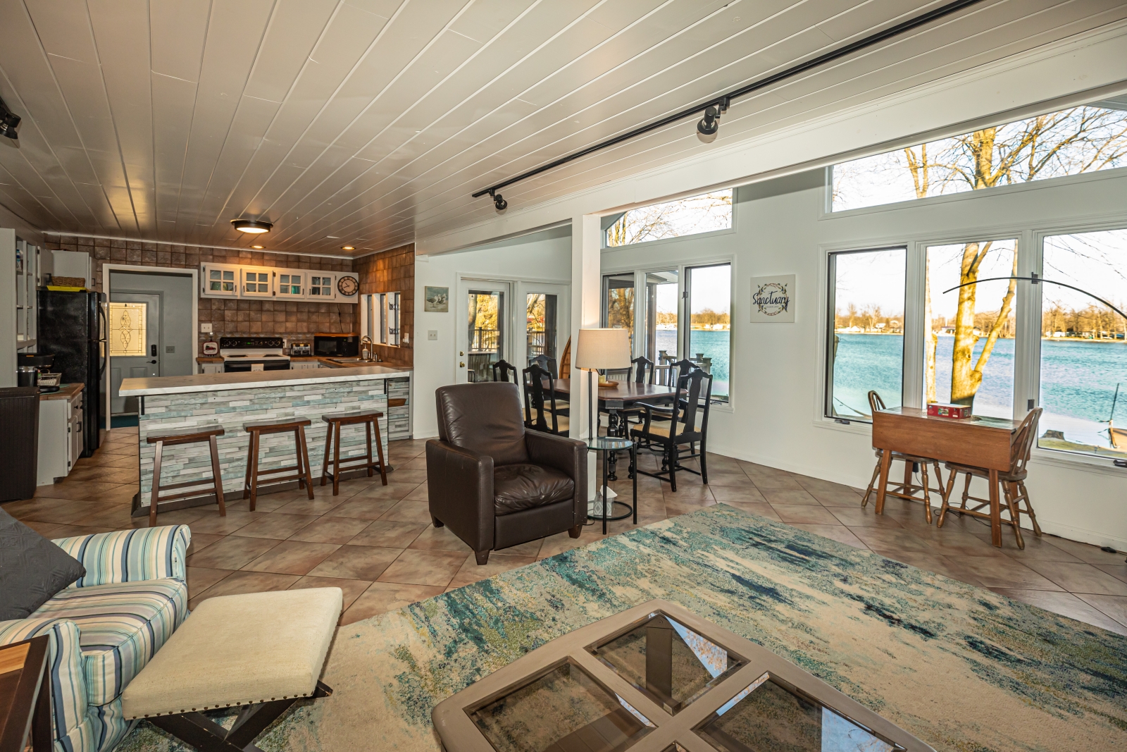 Spacious Modern Getaway on Golden Lake Houses for Rent in Pleasant