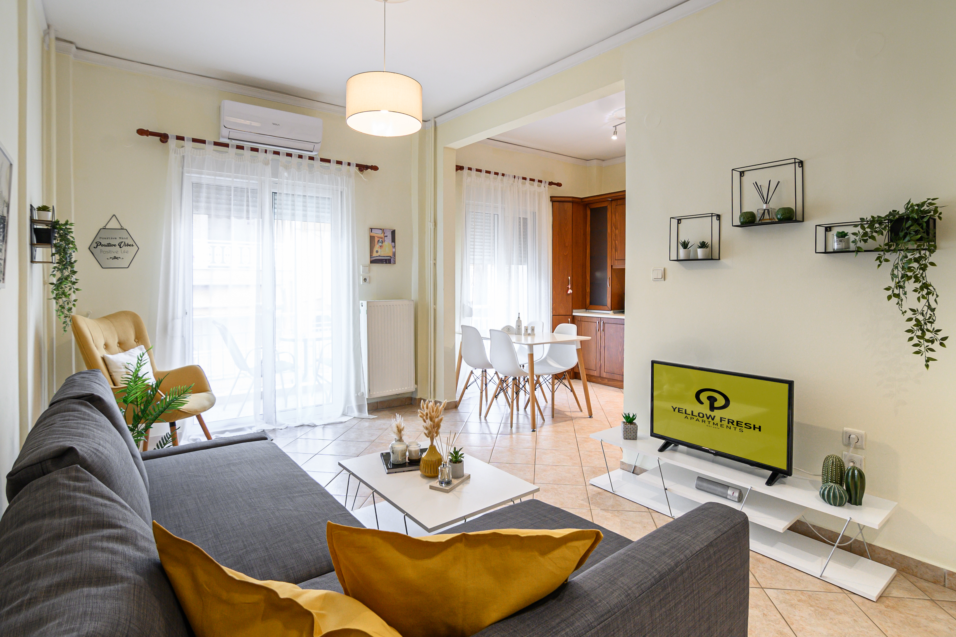 Yellow fresh apartment in the heart of the city