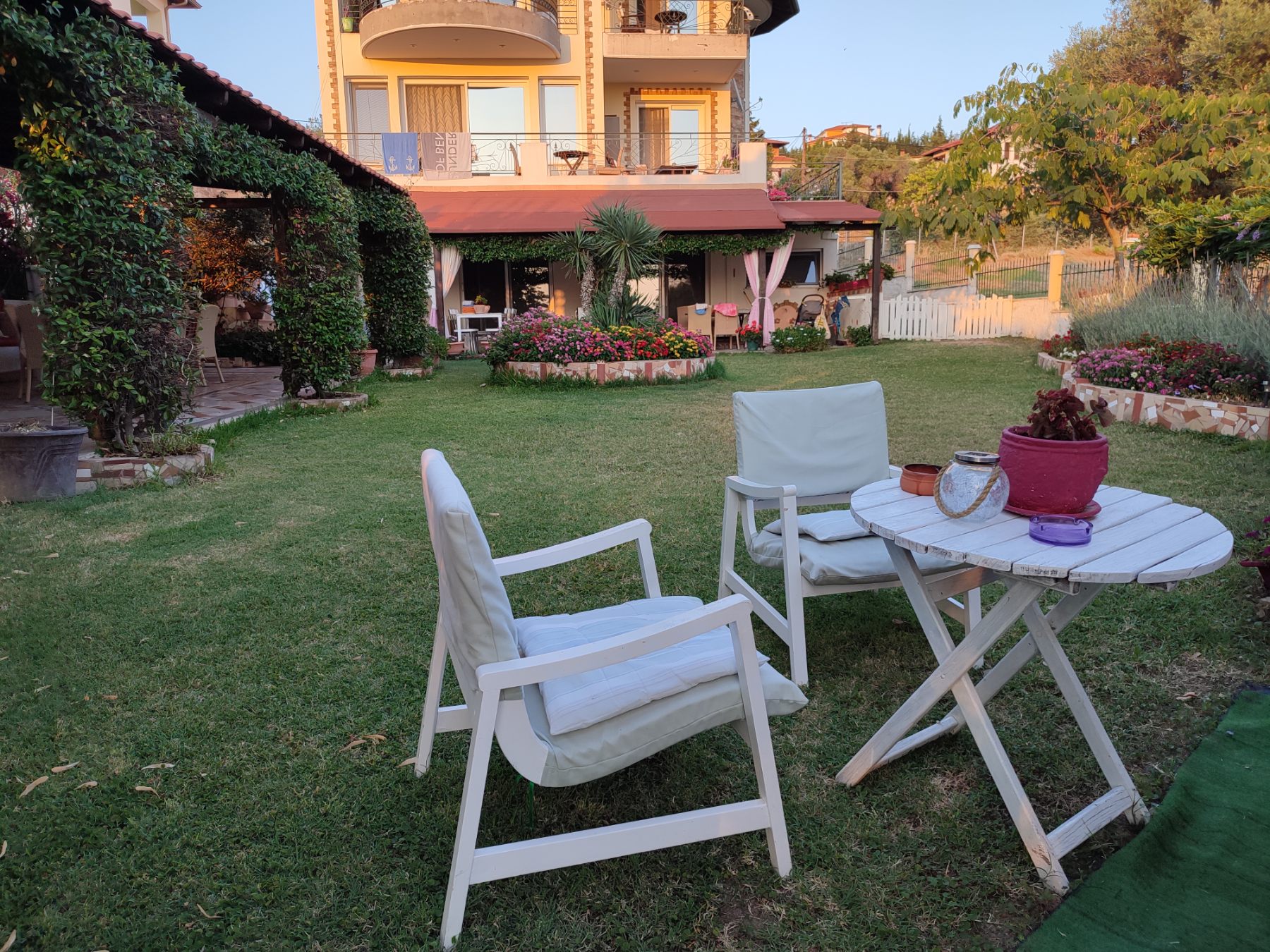 Apartment in a villa with garden