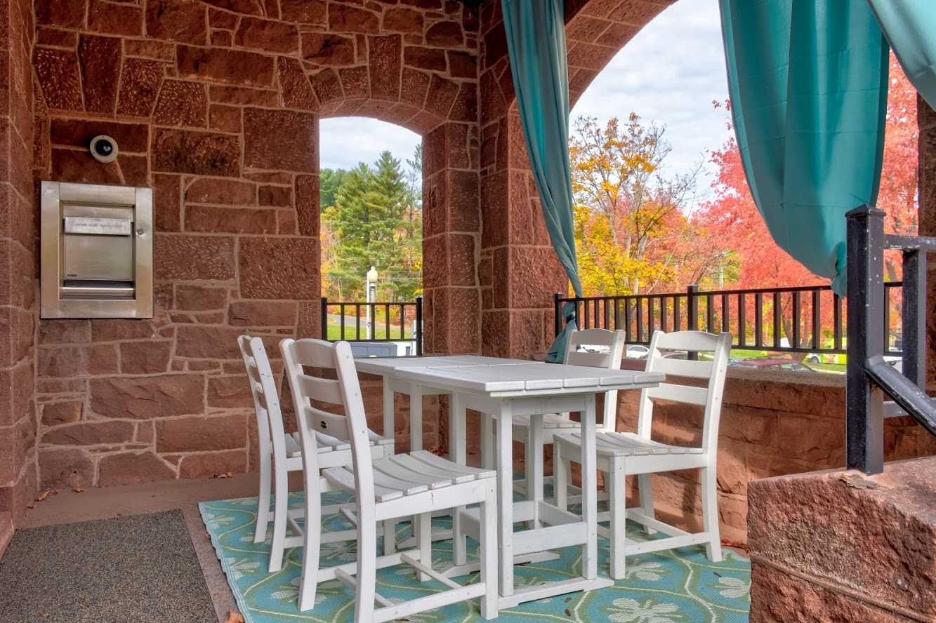 Ensign House Room Apartments for Rent in Simsbury, Connecticut