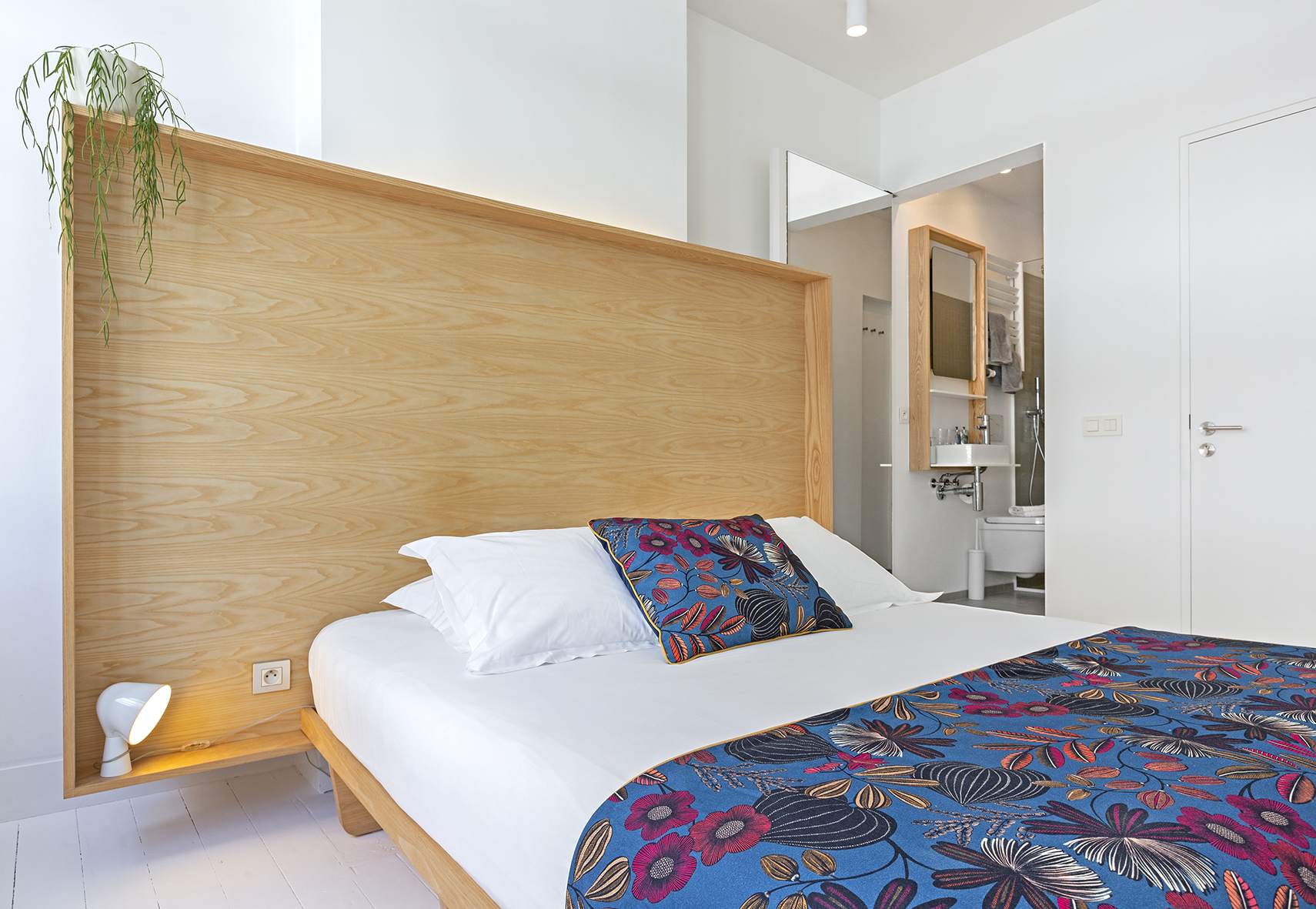 B&B Happy Guesthouse city center > Room n° 2 in Bruxelles, Brussels
