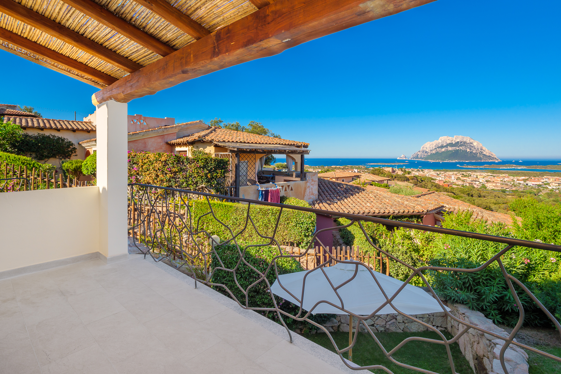 Villa w/Breathtaking View | Private Garden | BBQ