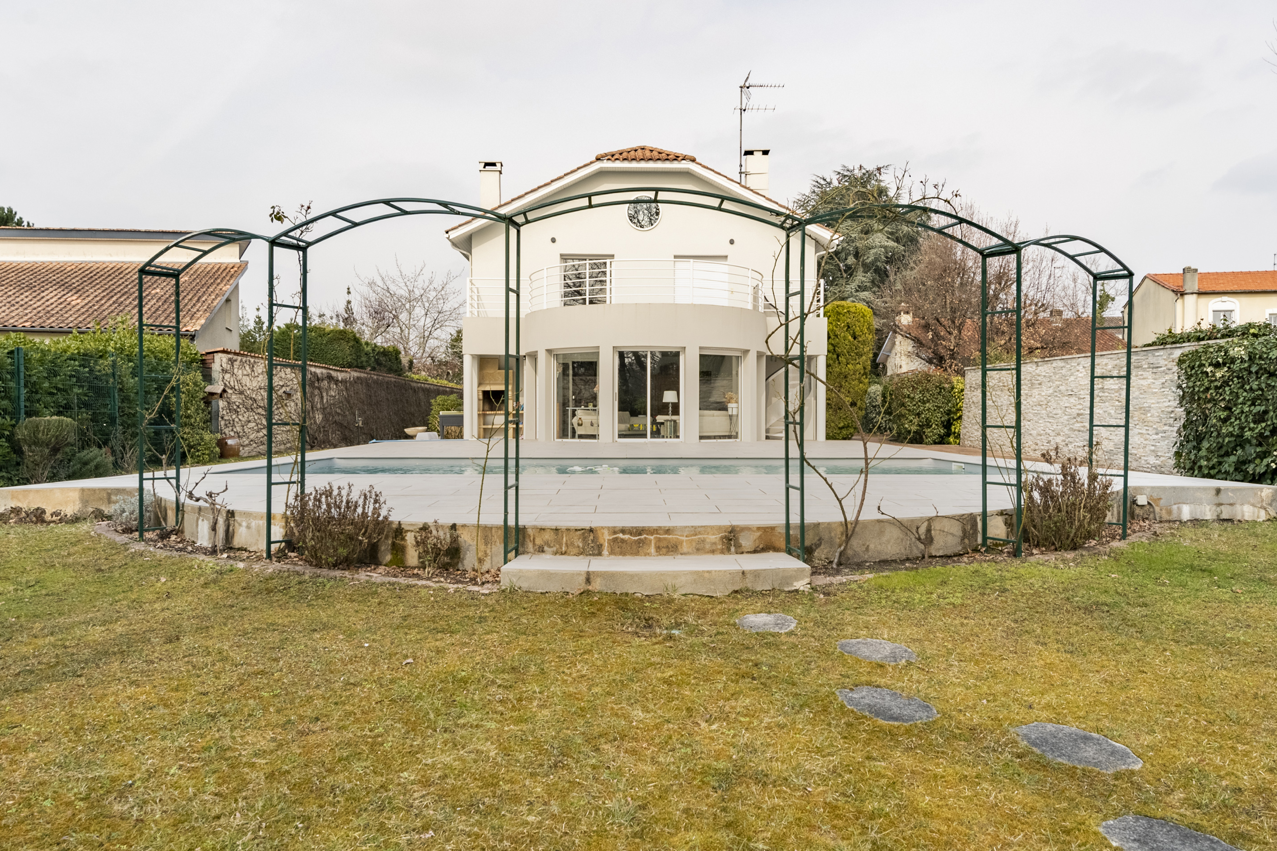 Chambre&terrasse,wc&sdbprivés+ptdej+parking privé — real-estate in Capeyron, Bordeaux
